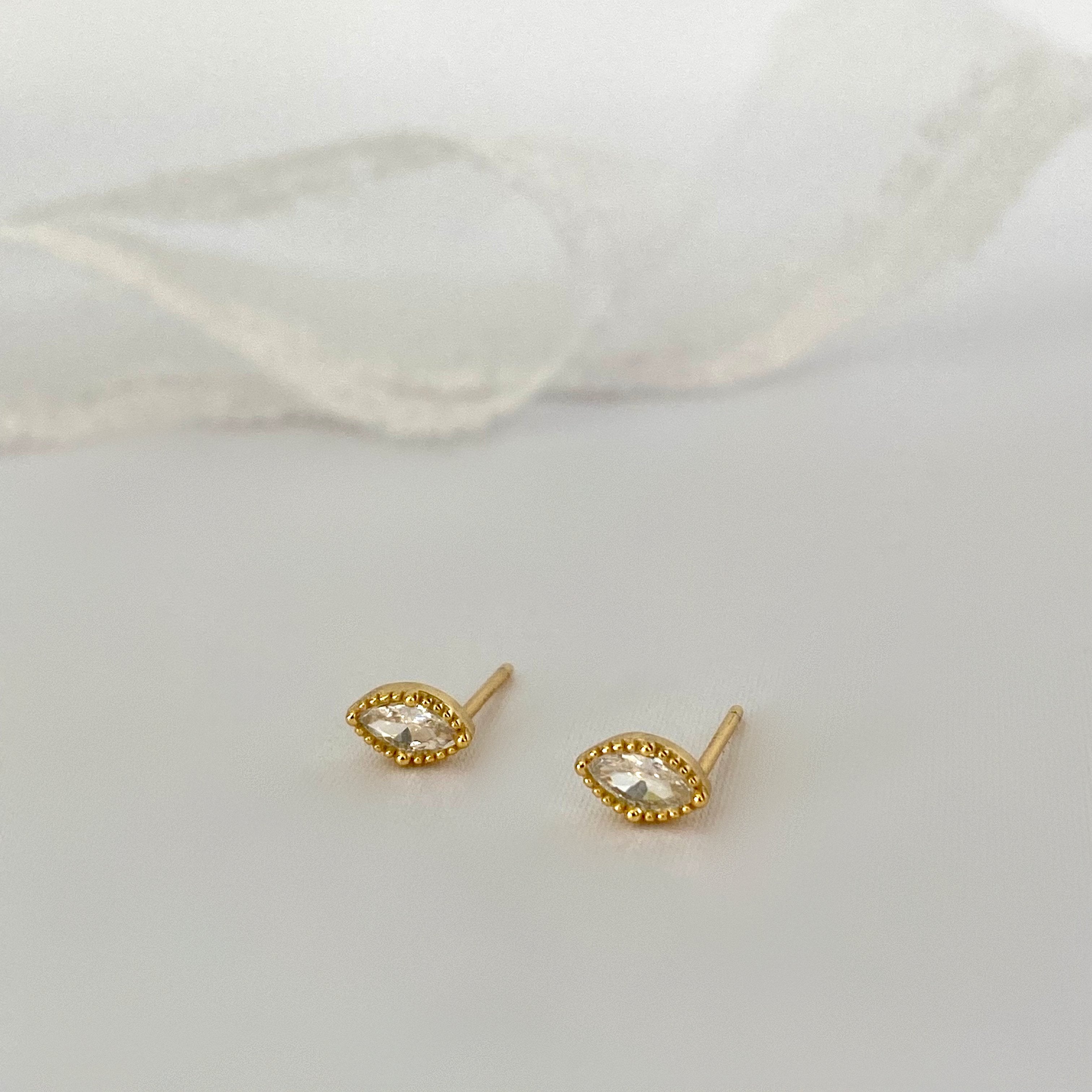 Oval Gold Stud Earring