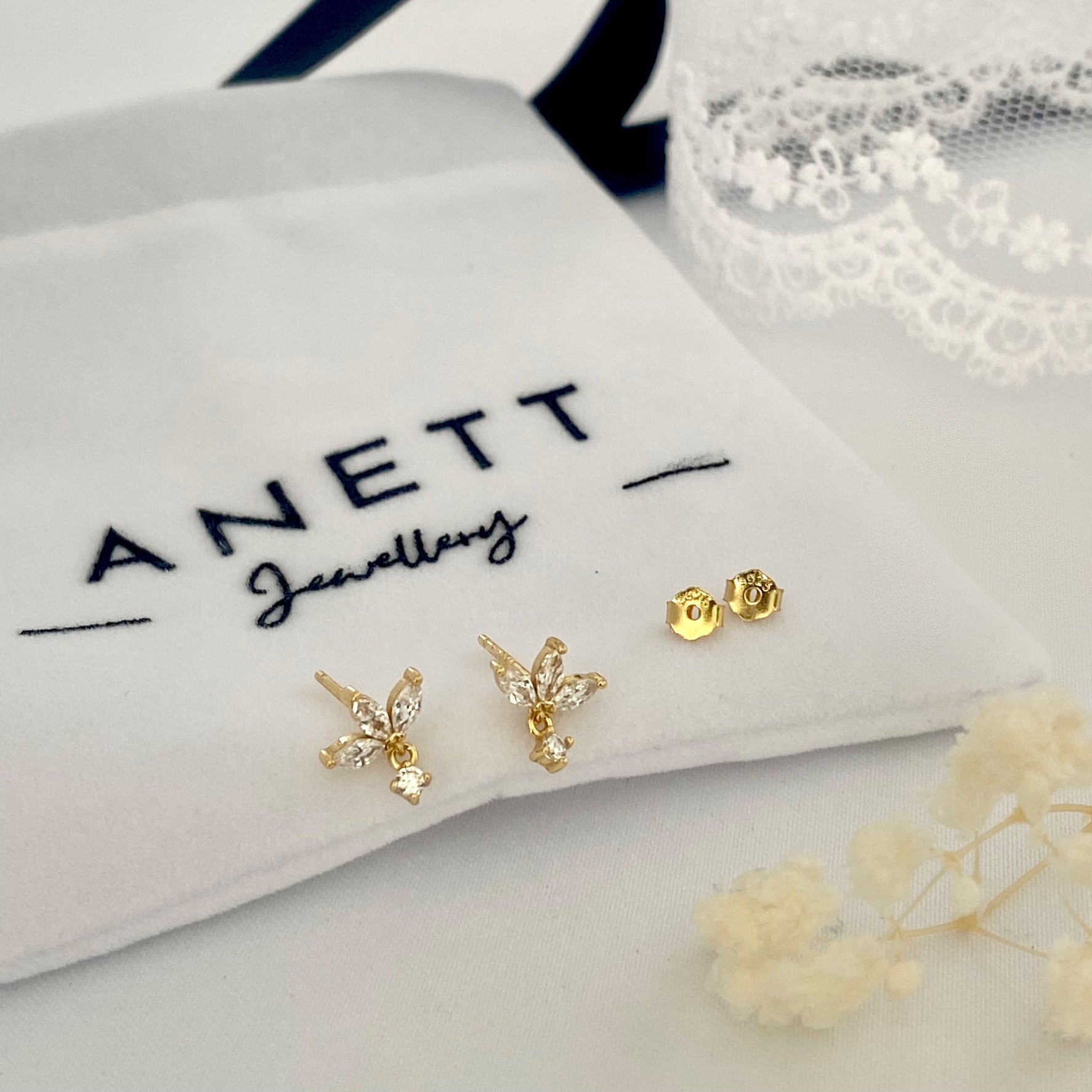 Hannah Stud Gold Earring