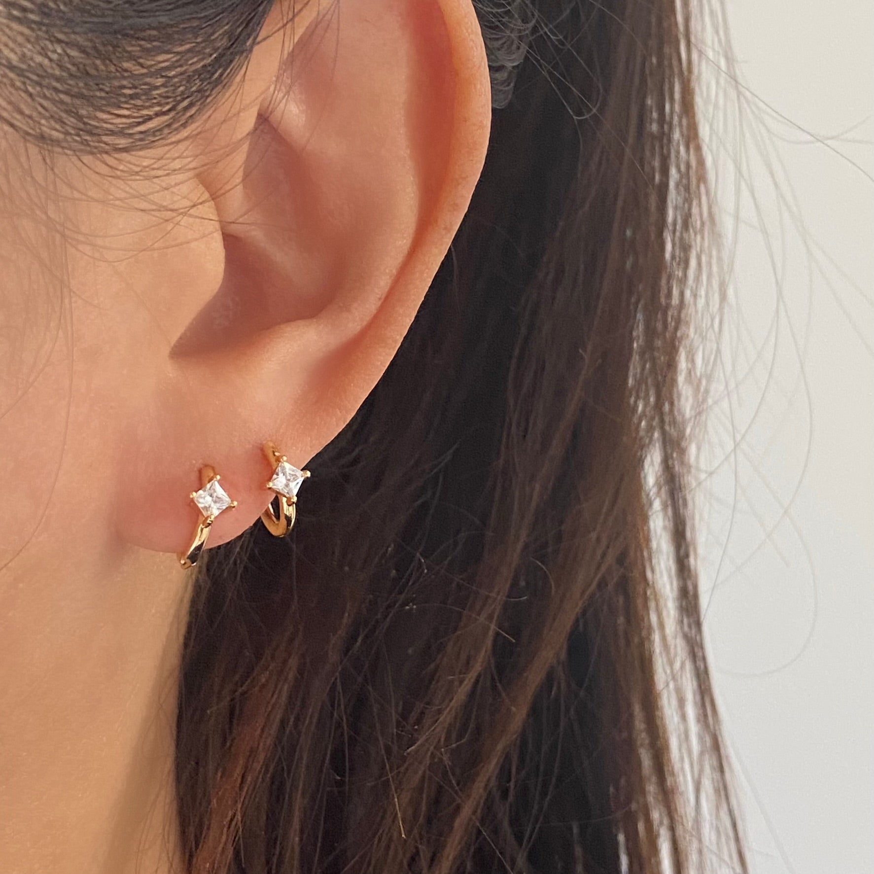 Diamond Princess Gold Huggie Hoop Earrings – 18K gold-plated brass, princess-cut cubic zirconia, 13mm hoop, hypoallergenic, nickel-free, dainty gold earrings for women”