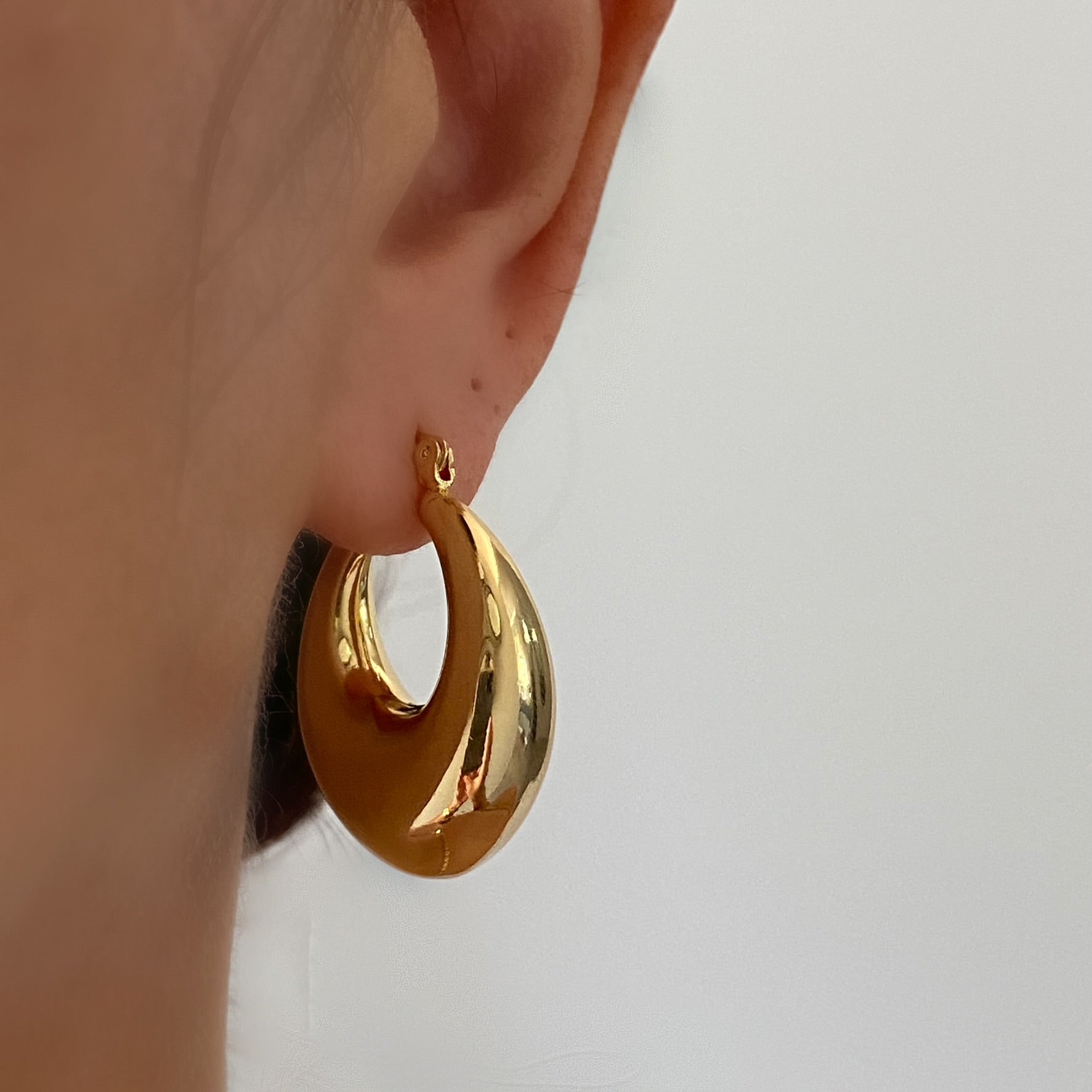 Chunky Gold Oval Hoop Earrings Pointy