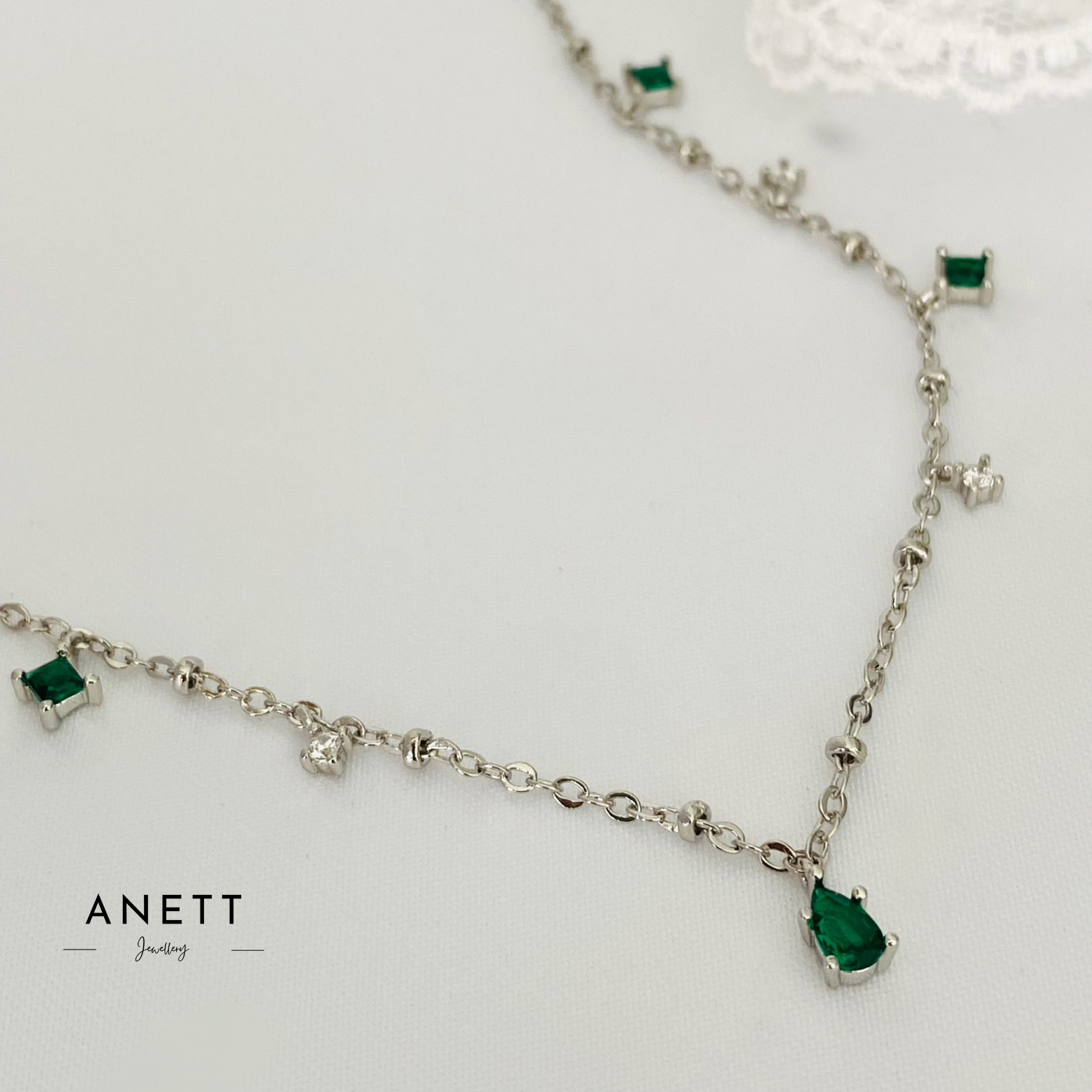 Green sales emerald choker