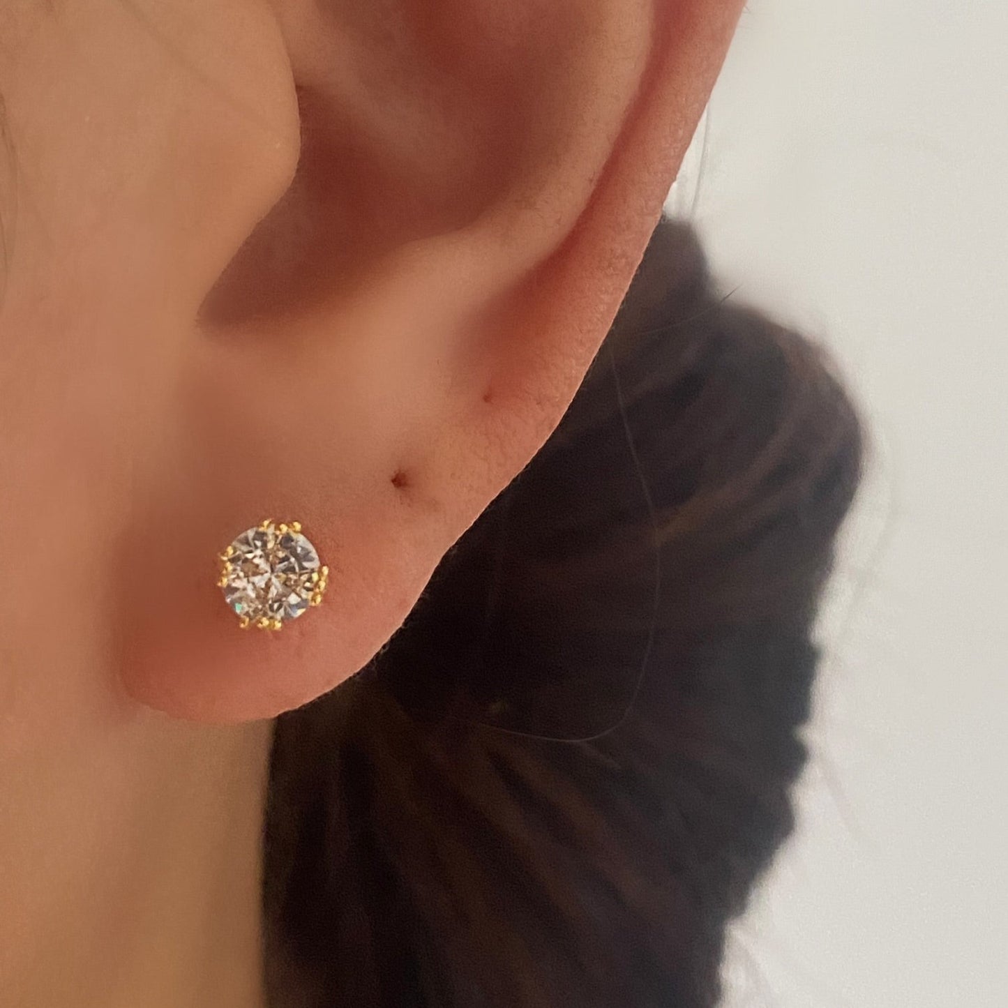 Diamond CZ multiple prongs Gold Stud Earrings