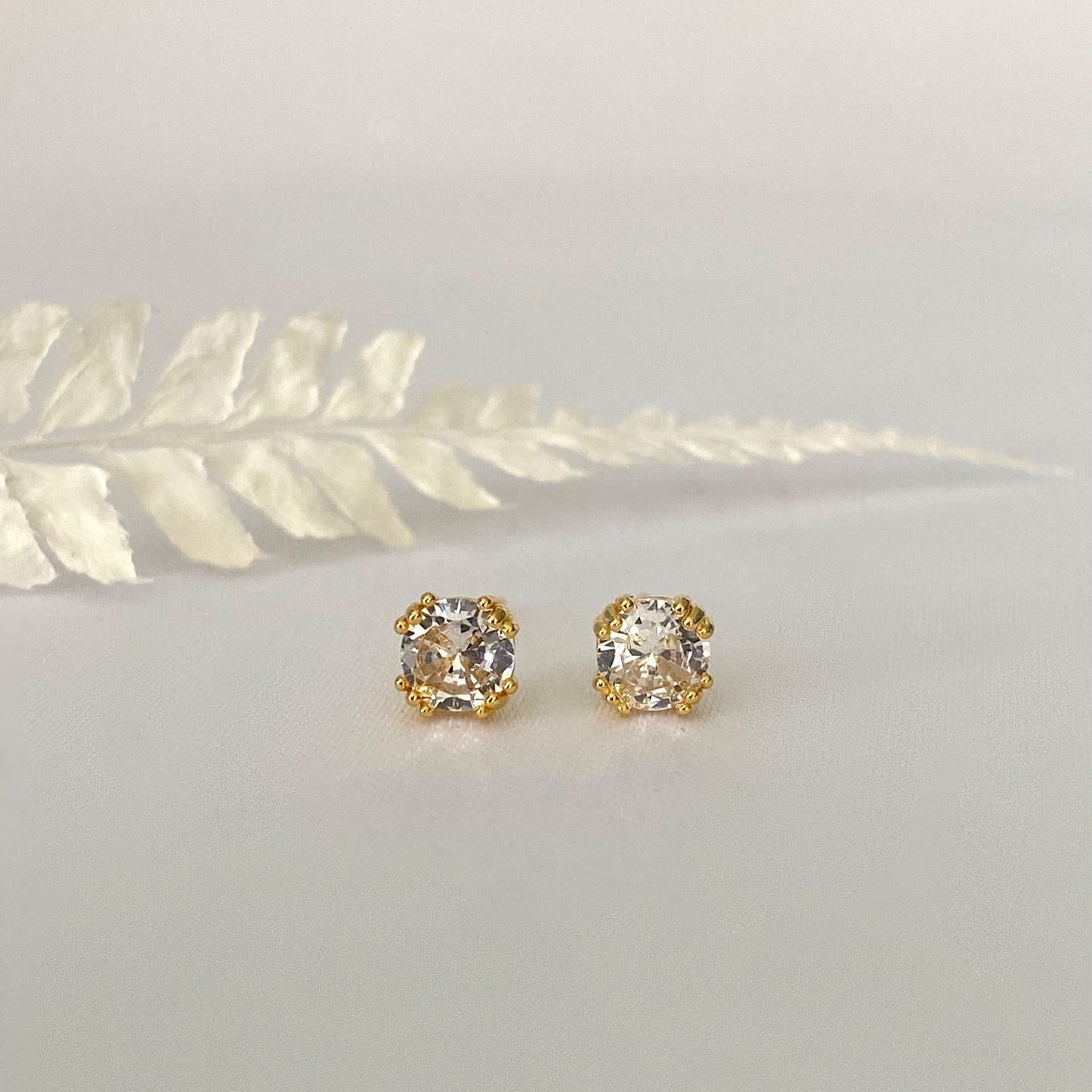 Diamond CZ multiple prongs Gold Stud Earrings