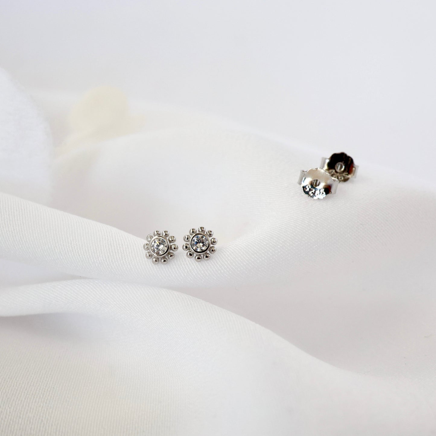 Solo Stud Earrings Silver