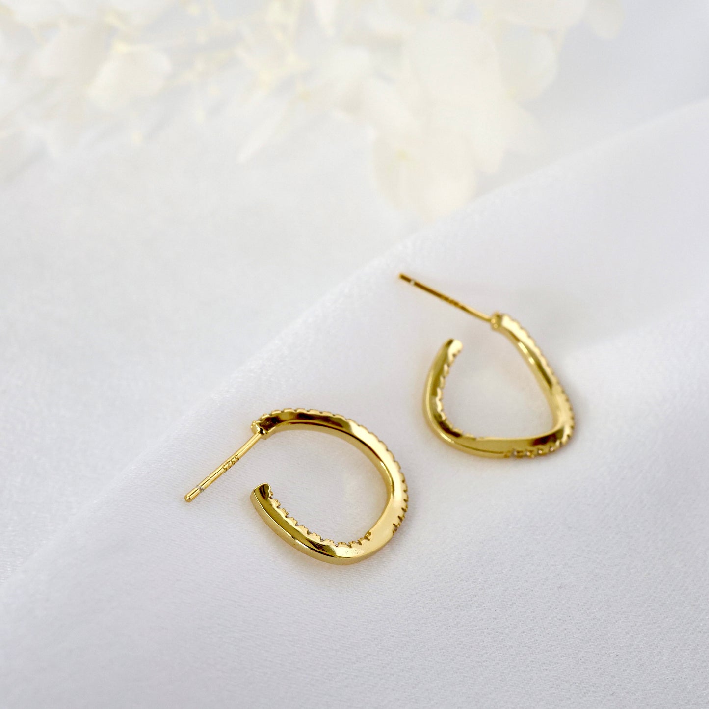 Amore Twisted CZ Hoop GOLD