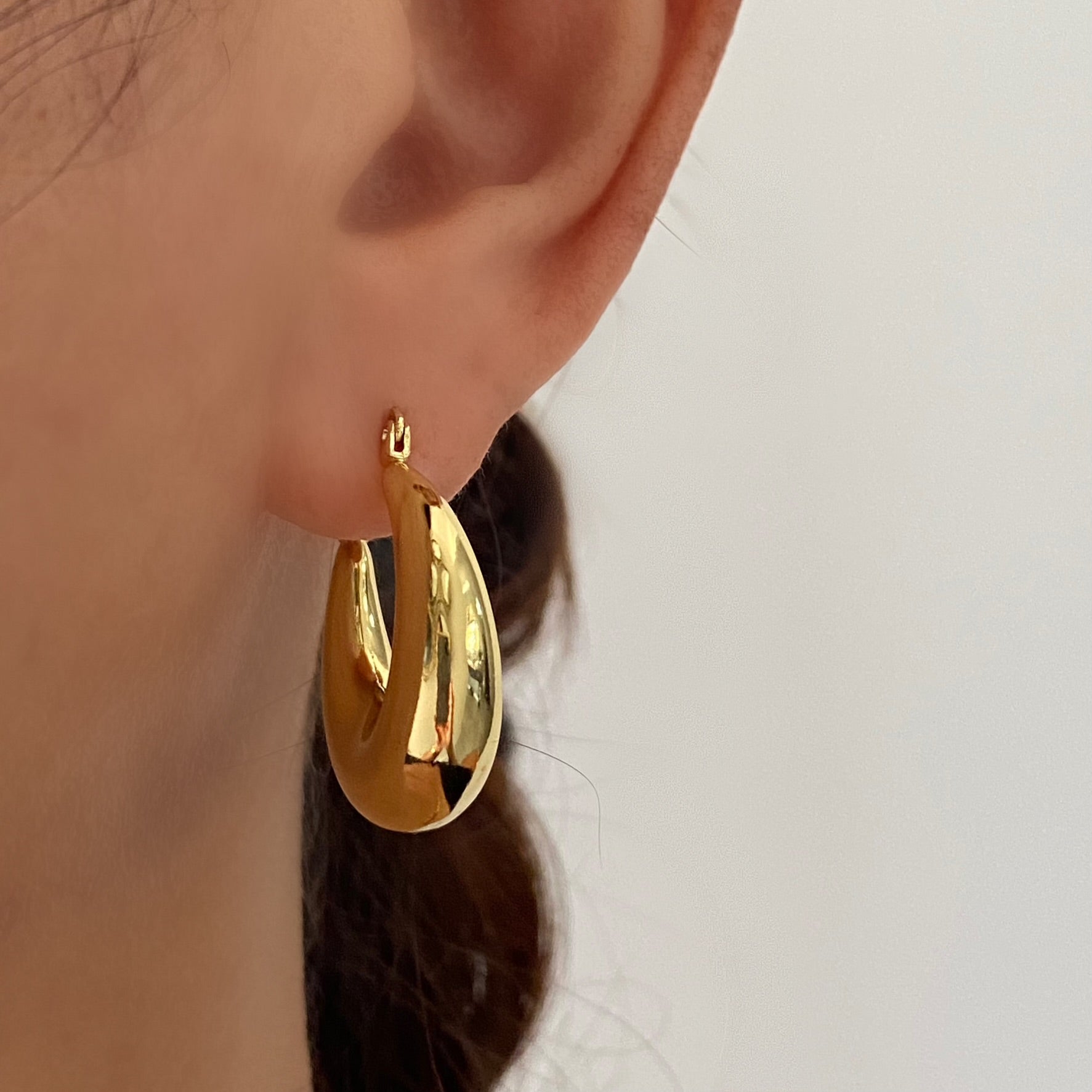 Chunky Gold Oval Hoop Earrings