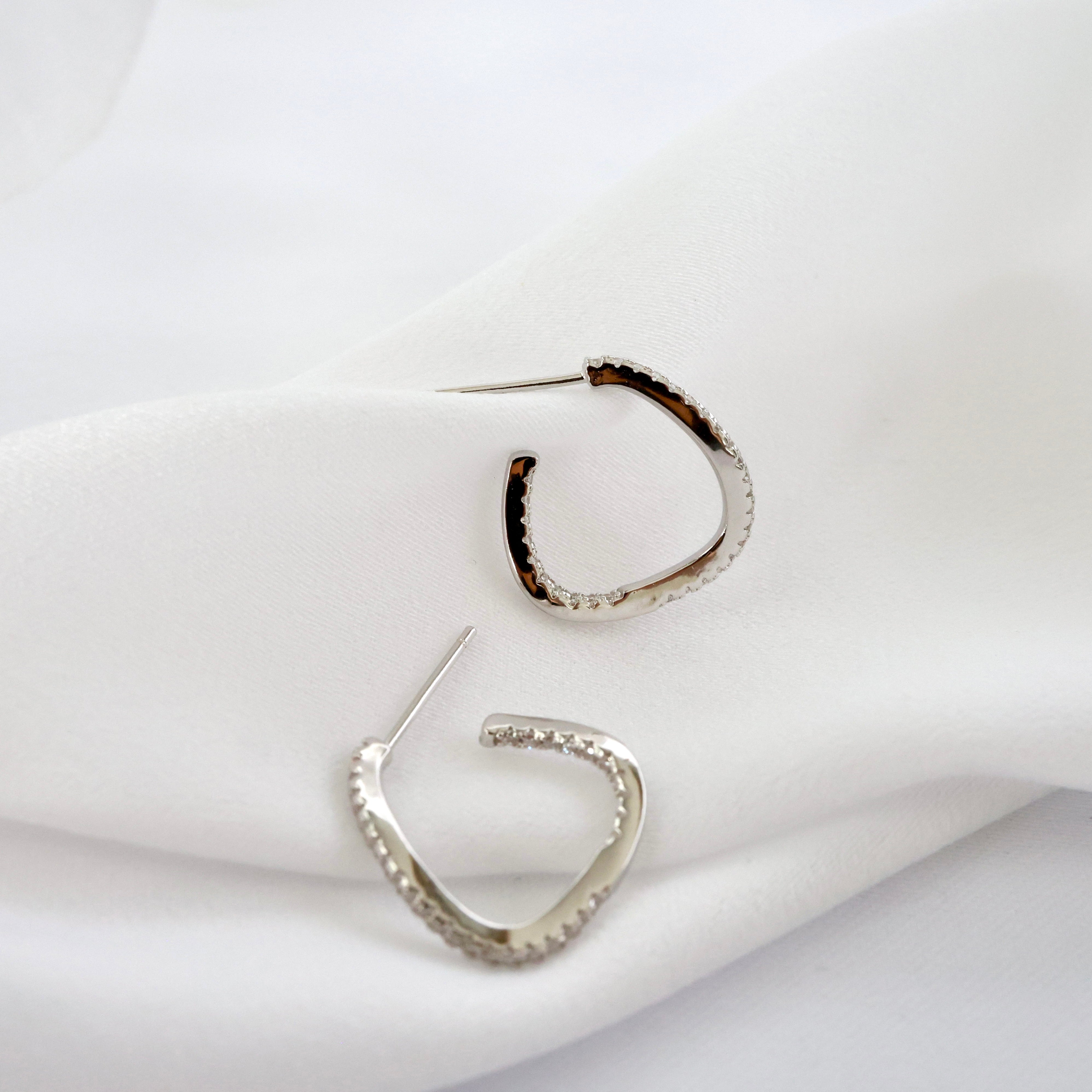 Amore Twisted CZ Hoop SILVER