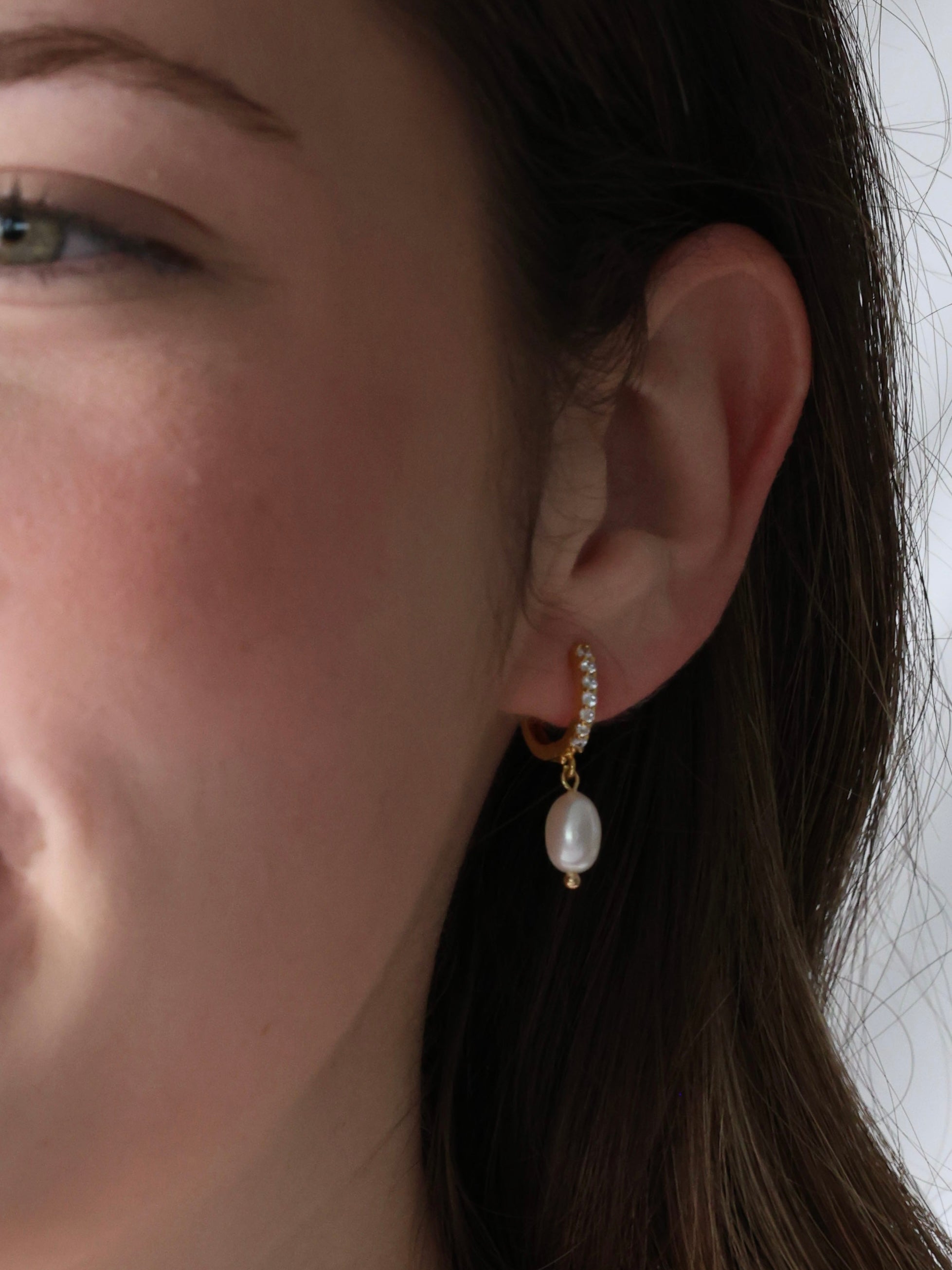Elsa Fresh Pearl Drop Earrings - Gold