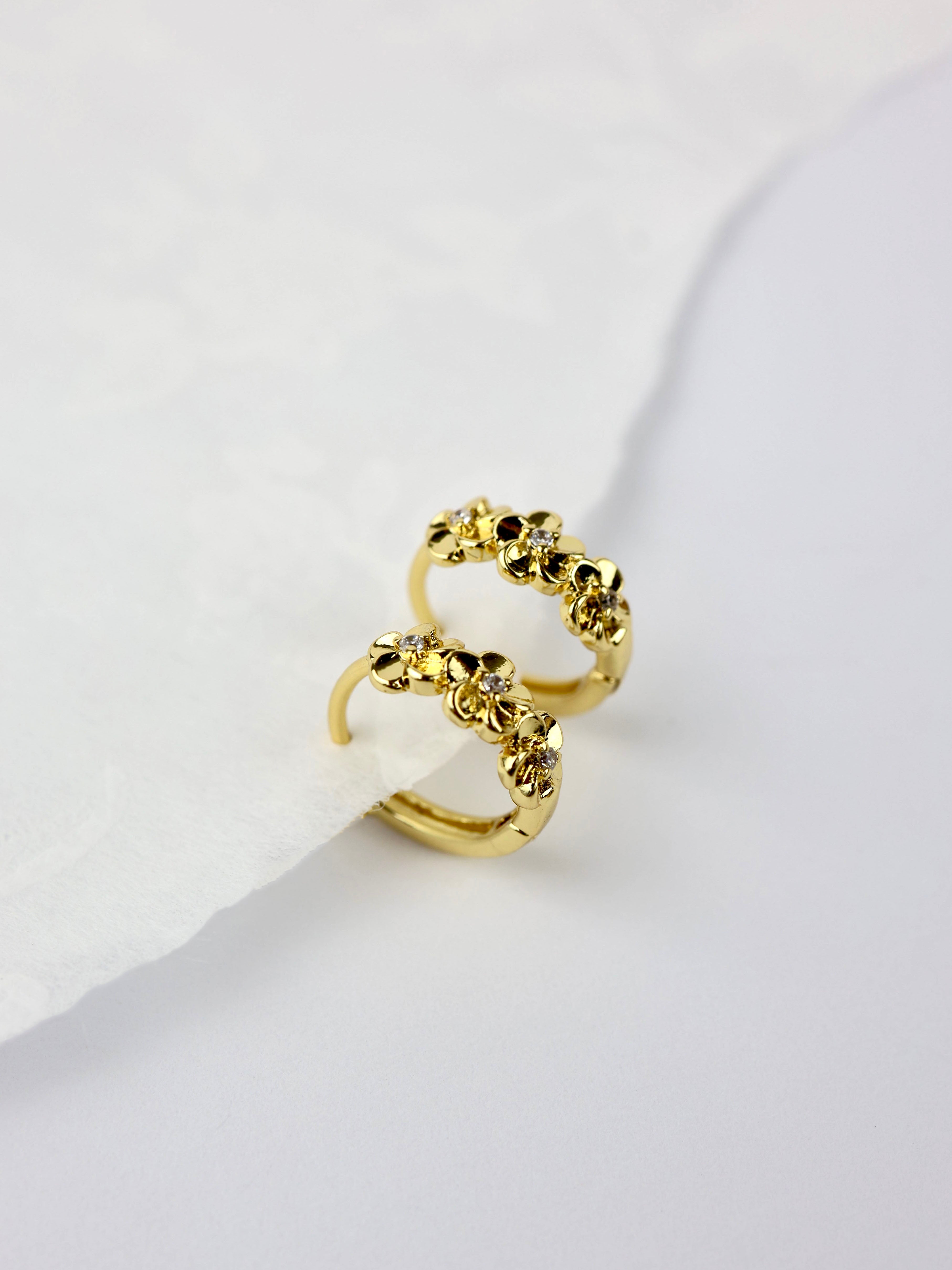 Primrose Flower Huggie Hoop Earrings- Gold Medium