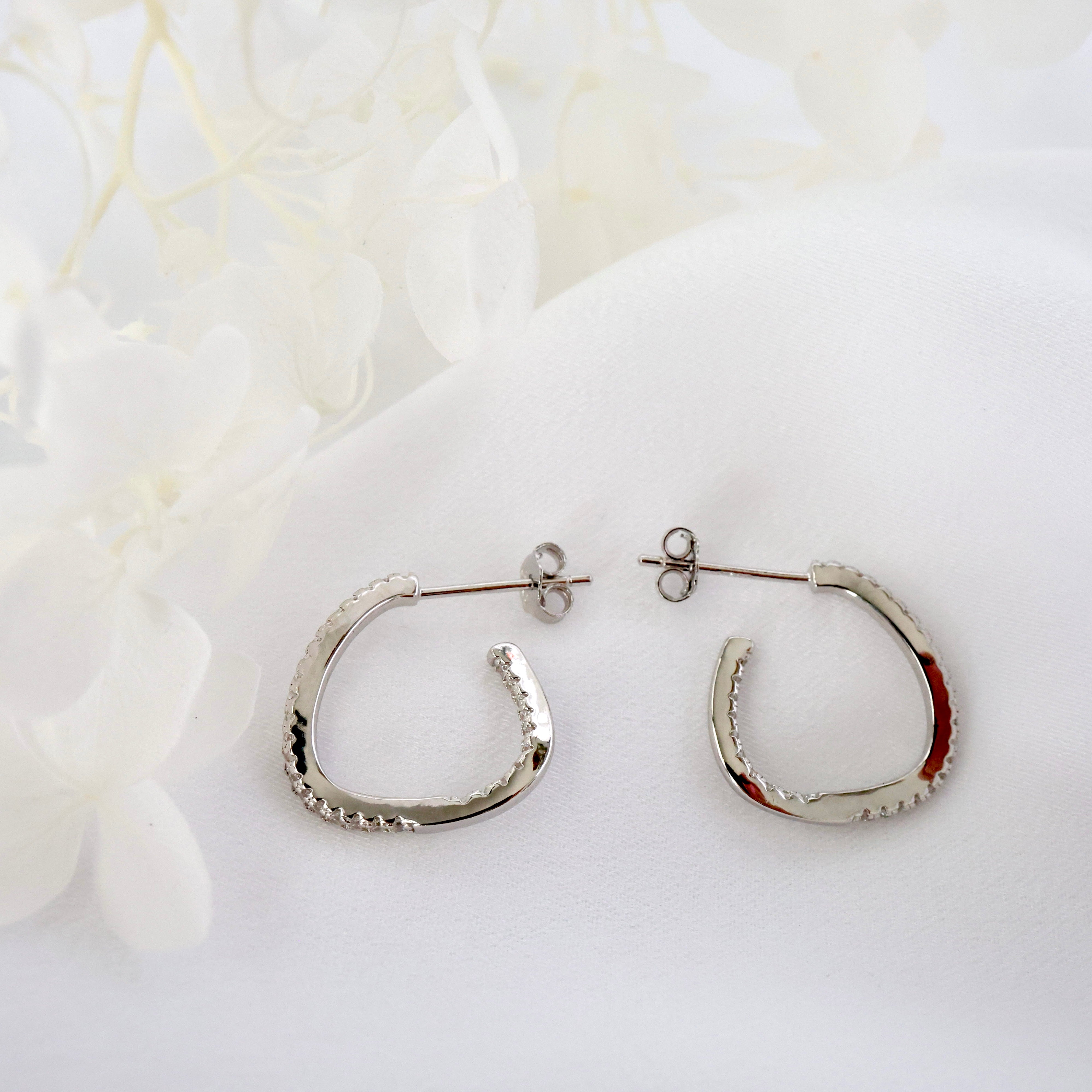 Amore Twisted CZ Hoop SILVER