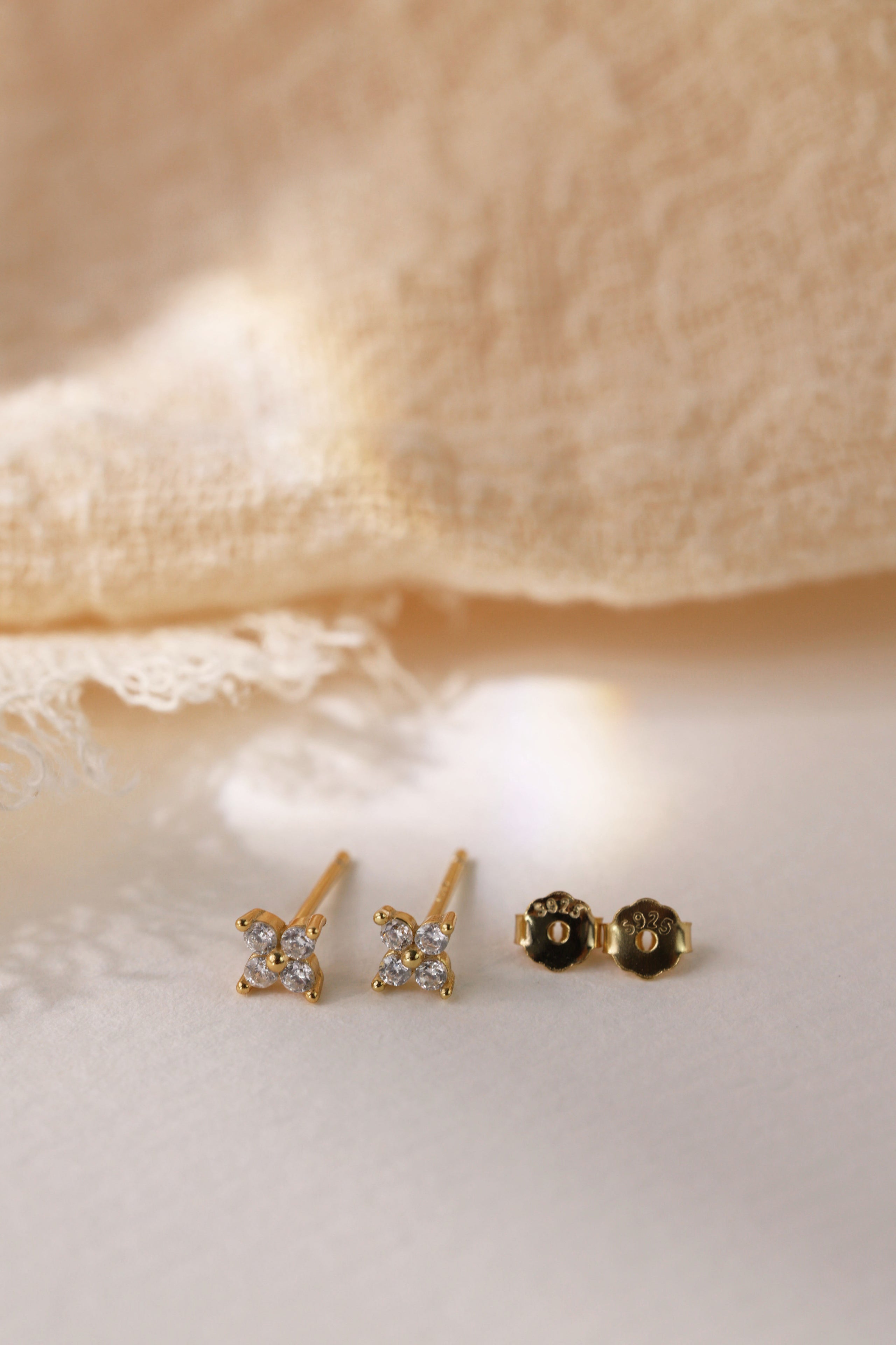 Suni Everyday Stacking - Sterling Silver C. 4 Clover Stud Gold