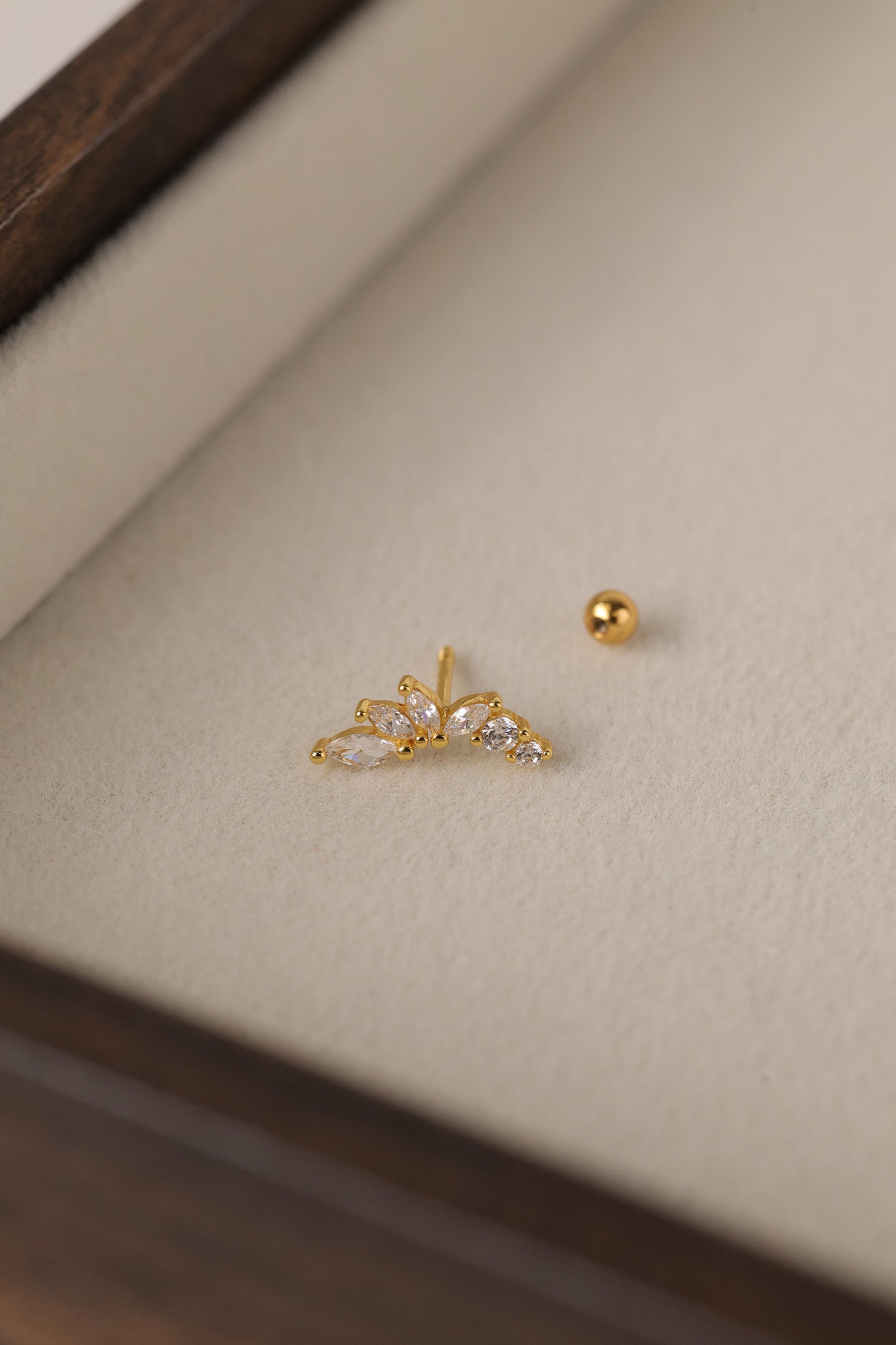 1 Piece Ball Screw Back Zircon Piercing 925 Sterling Silver with 18k gold plated Stud Earrings.