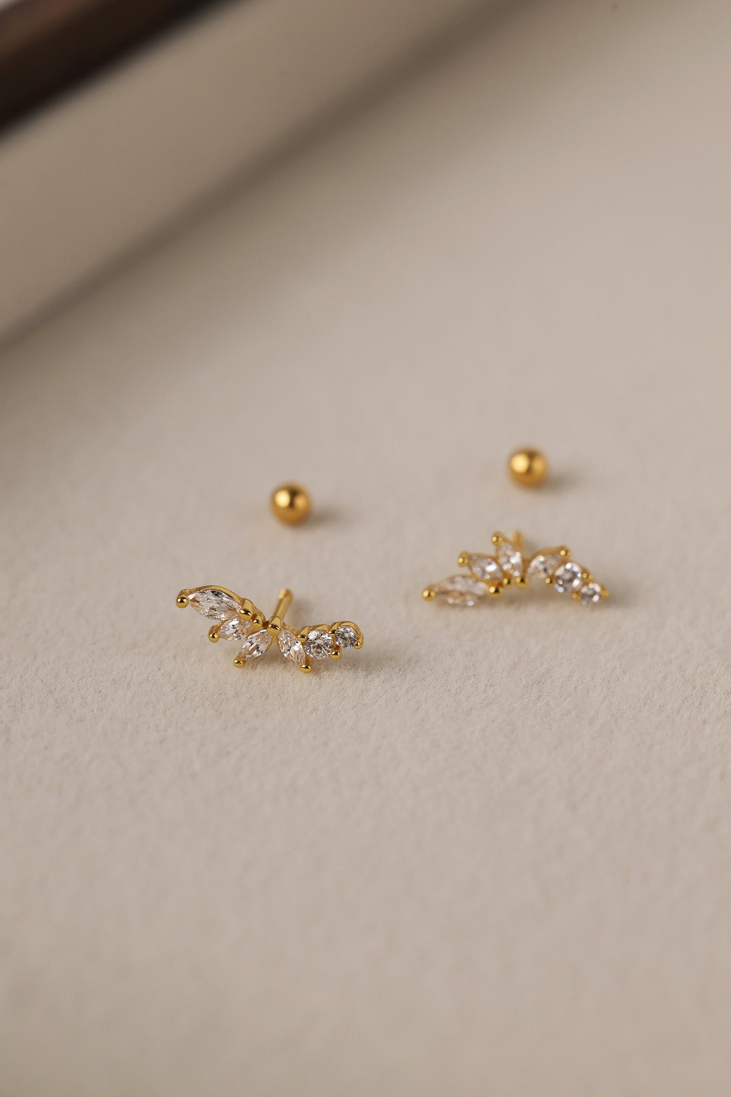 1 Piece Ball Screw Back Zircon Piercing 925 Sterling Silver with 18k gold plated Stud Earrings.