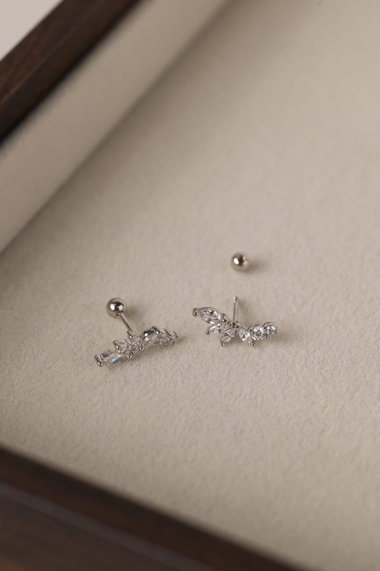 1 Piece Ball Screw Back Zircon Piercing 925 Sterling Silver with rhodium plated Stud Earrings.