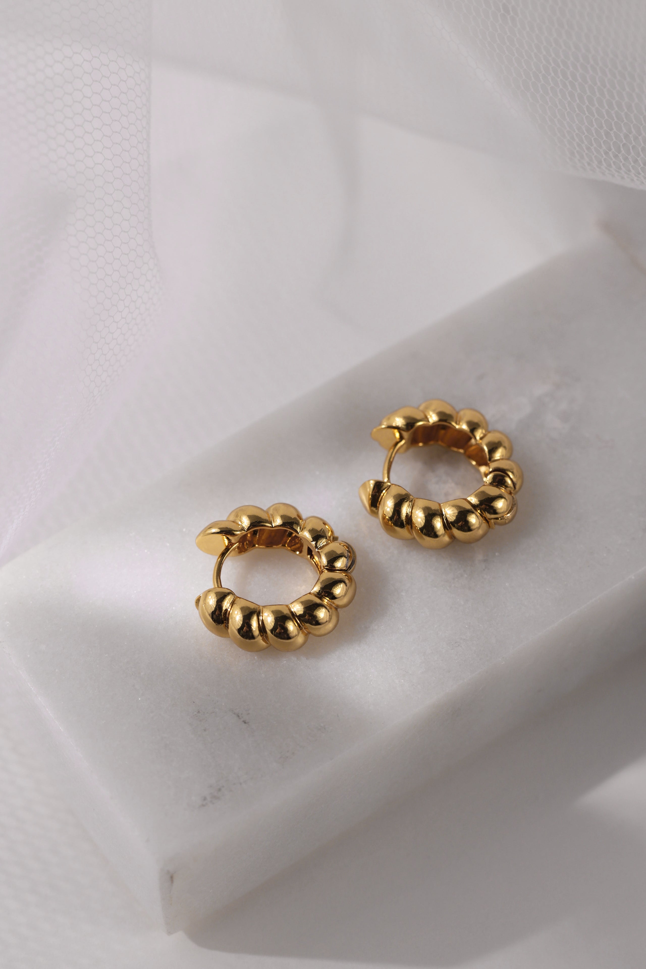 CRESCENT HOOP GOLD - M main image 1