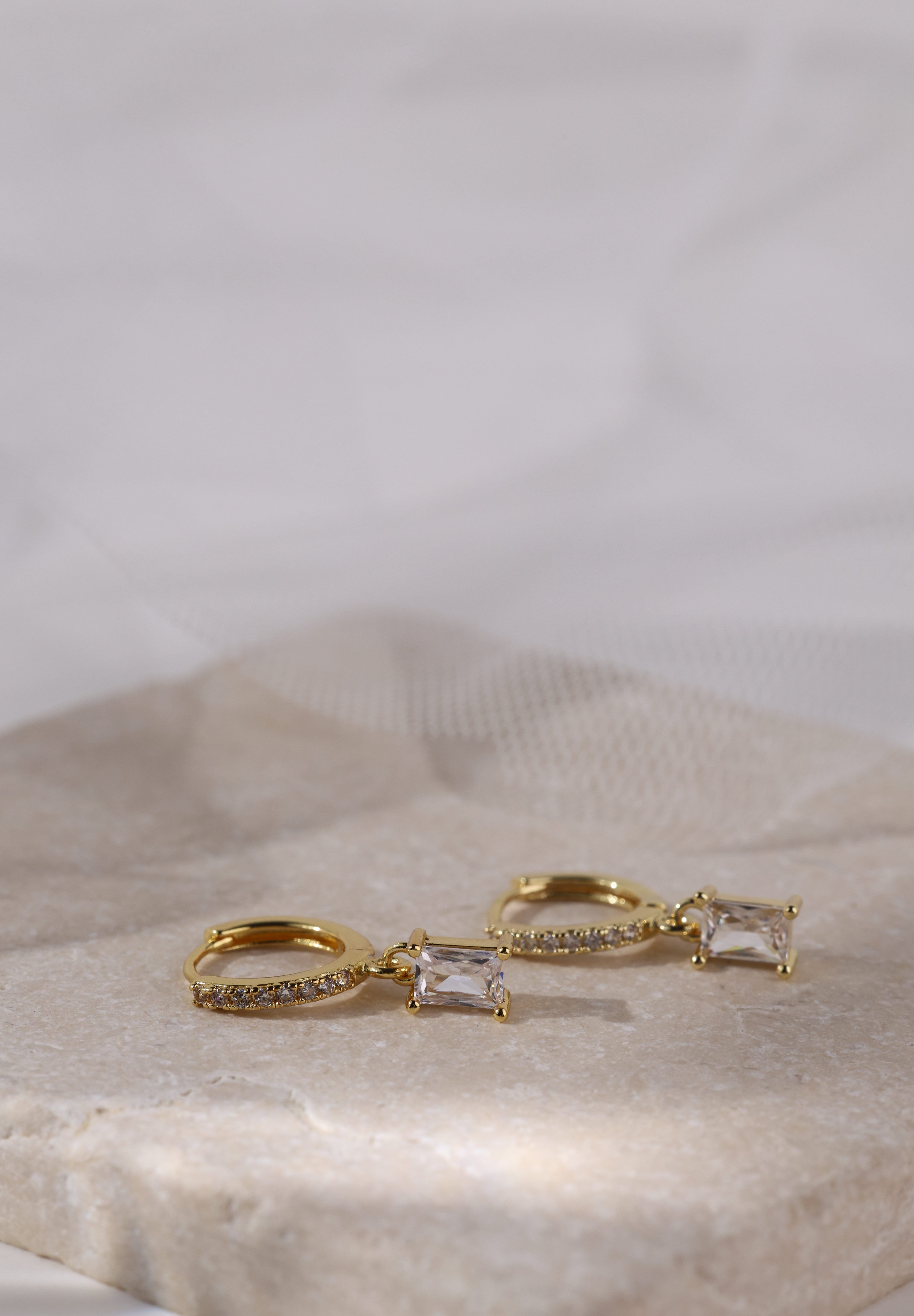 Baguette Dangle Earrings 4mm Clear White