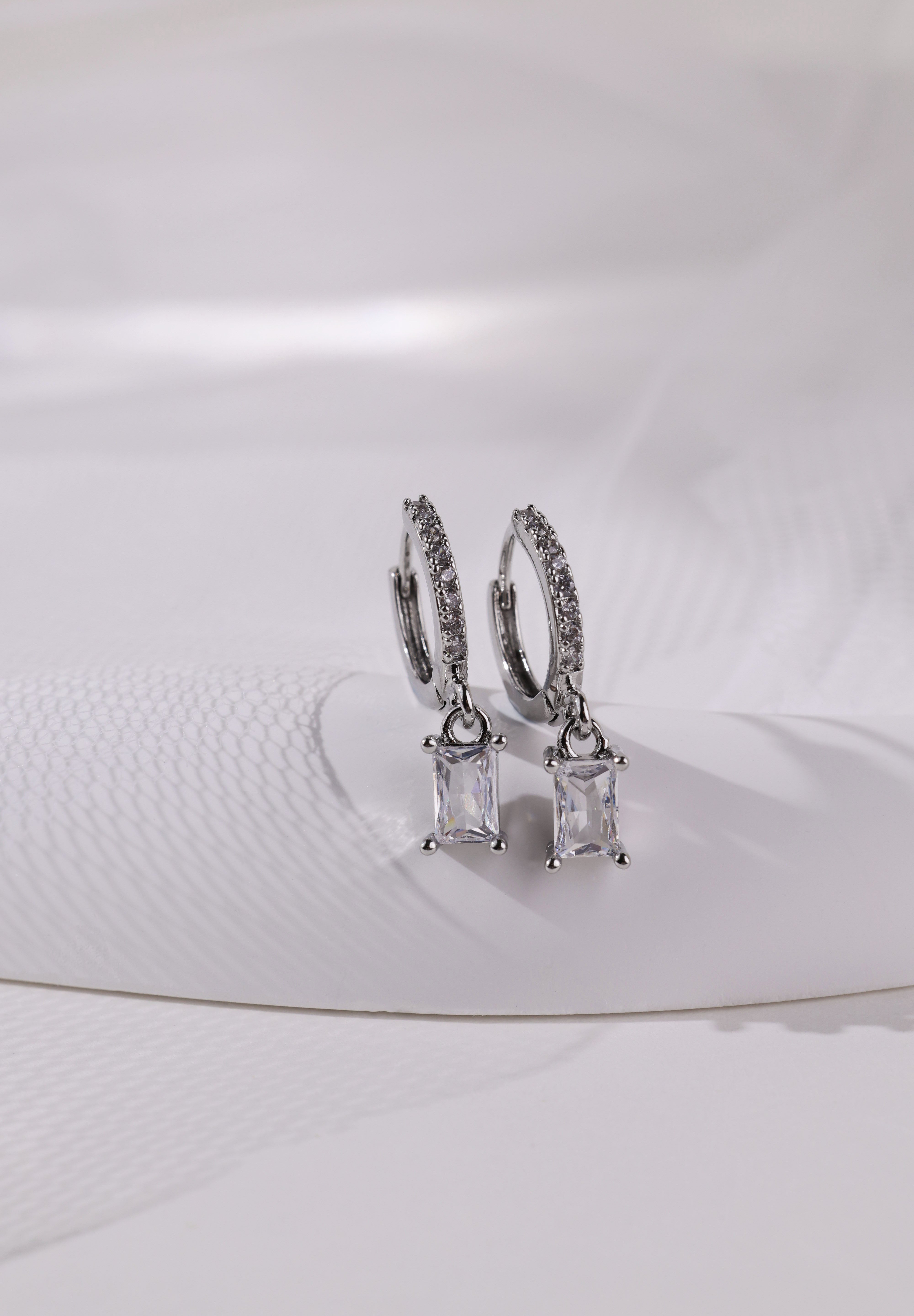 Baguette Dangle Earrings 4mm -Silver Clear White