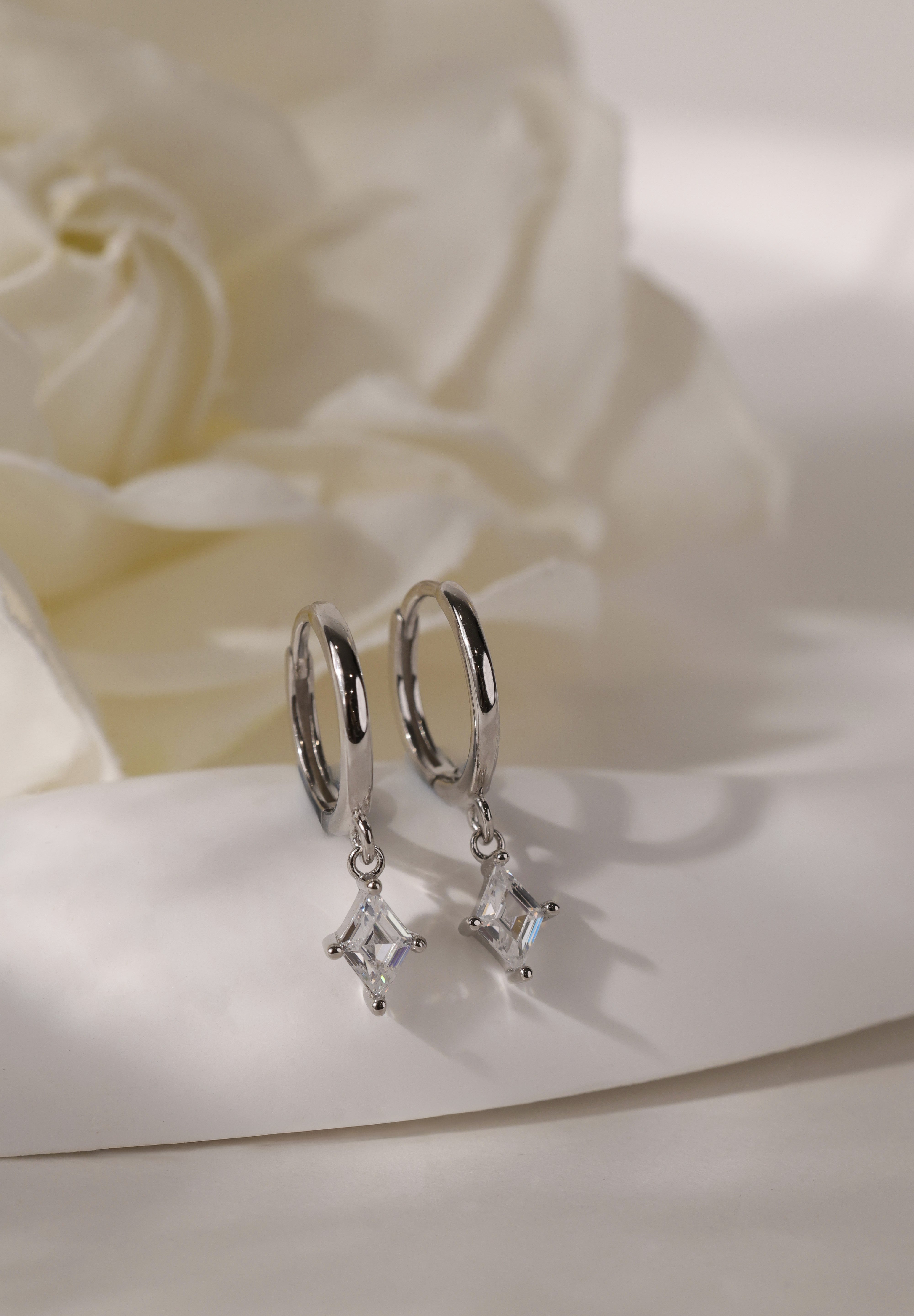 Mia Huggie Earrings SILVER