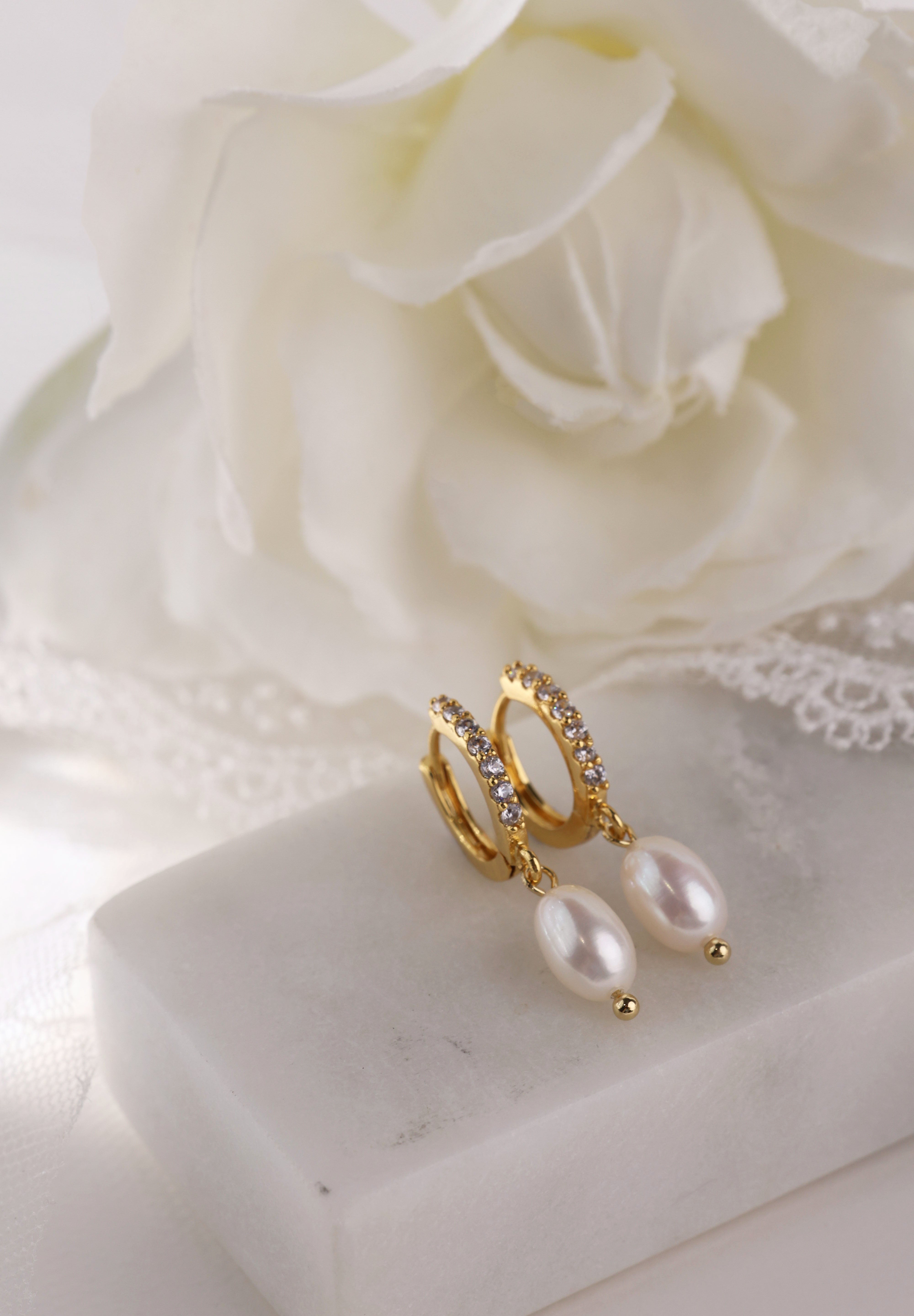Elsa Fresh Pearl Drop Earrings - Gold