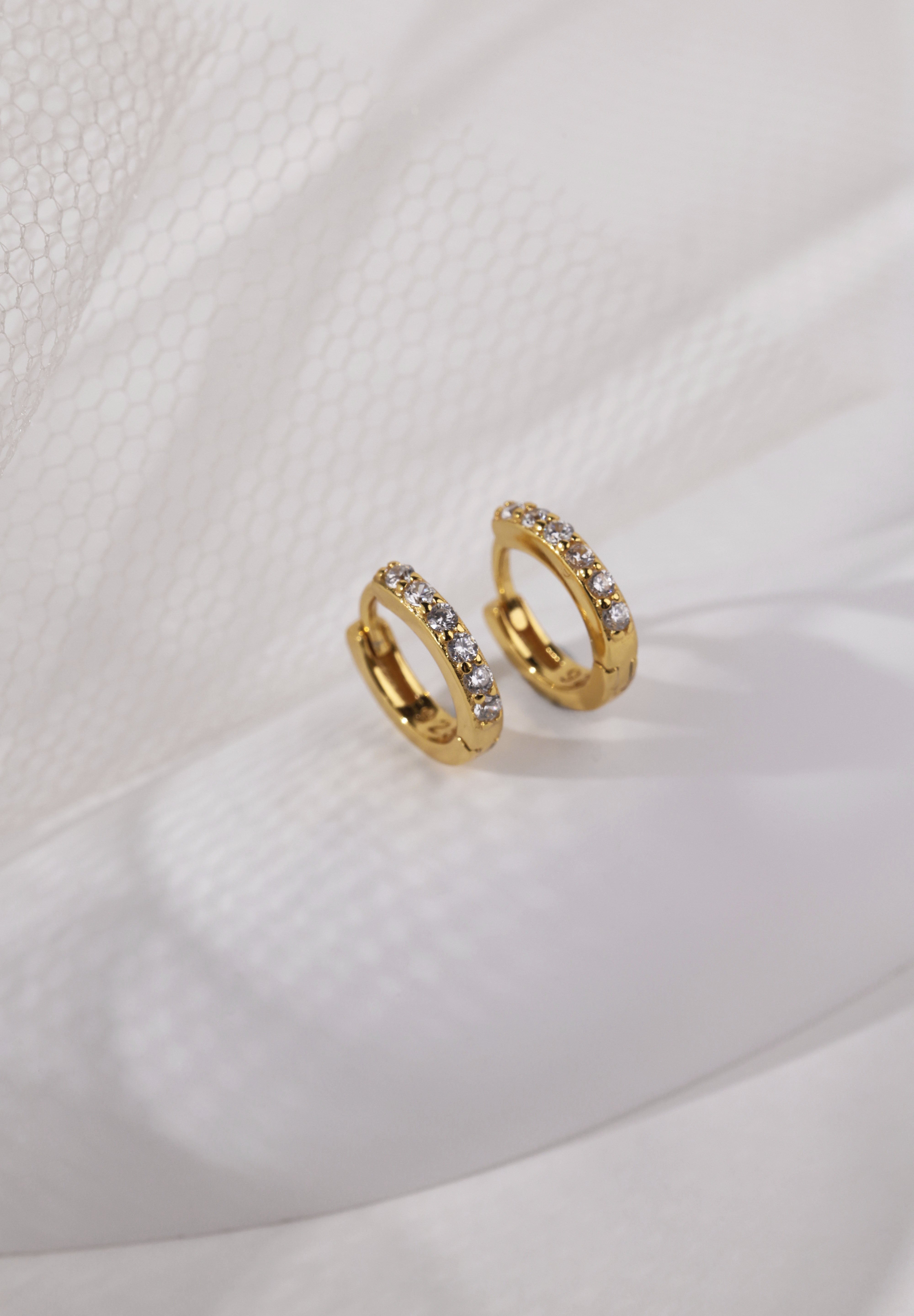 Julie Gold Earrings B. Huggie