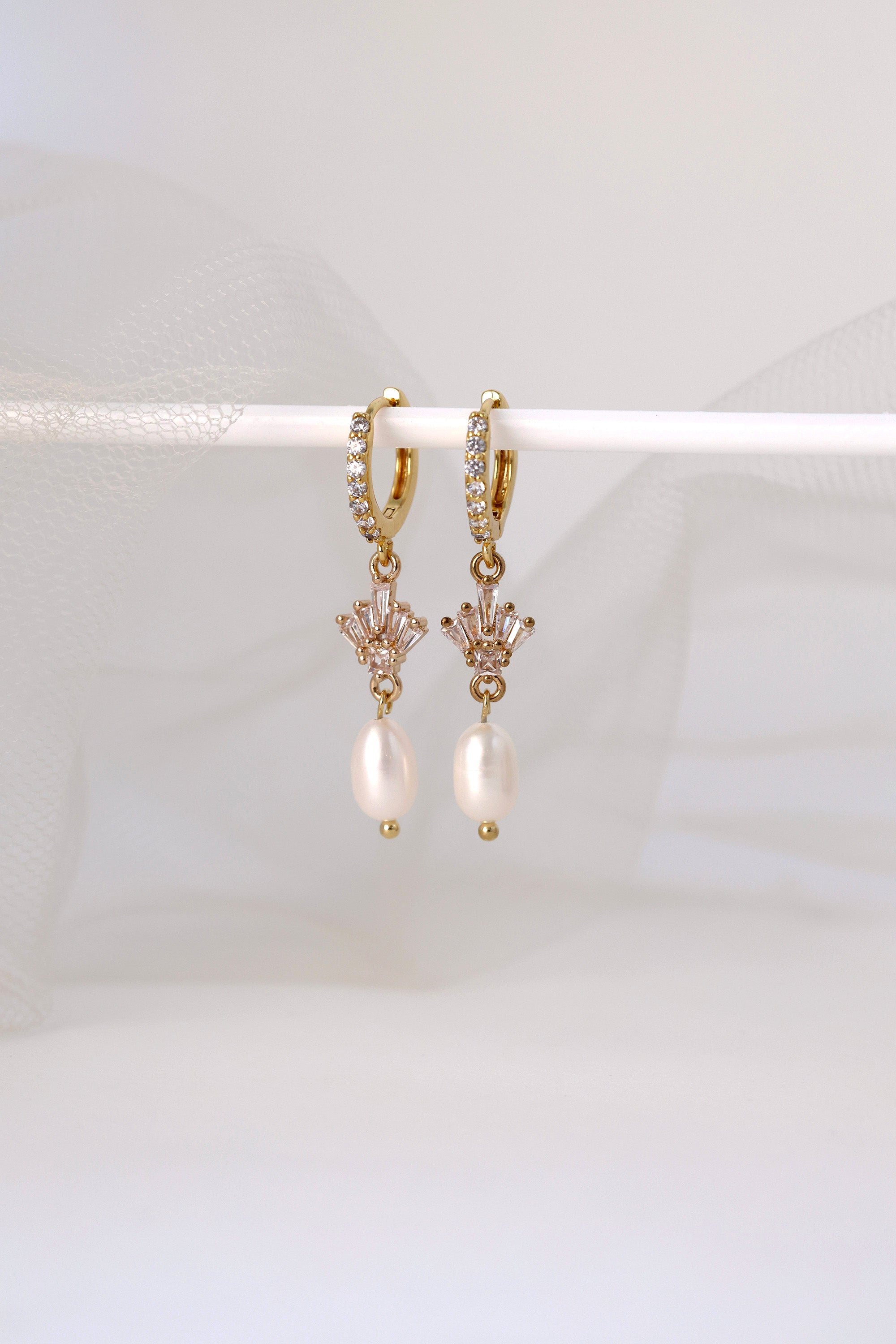 Mira Fresh Pearl Drop Earrings