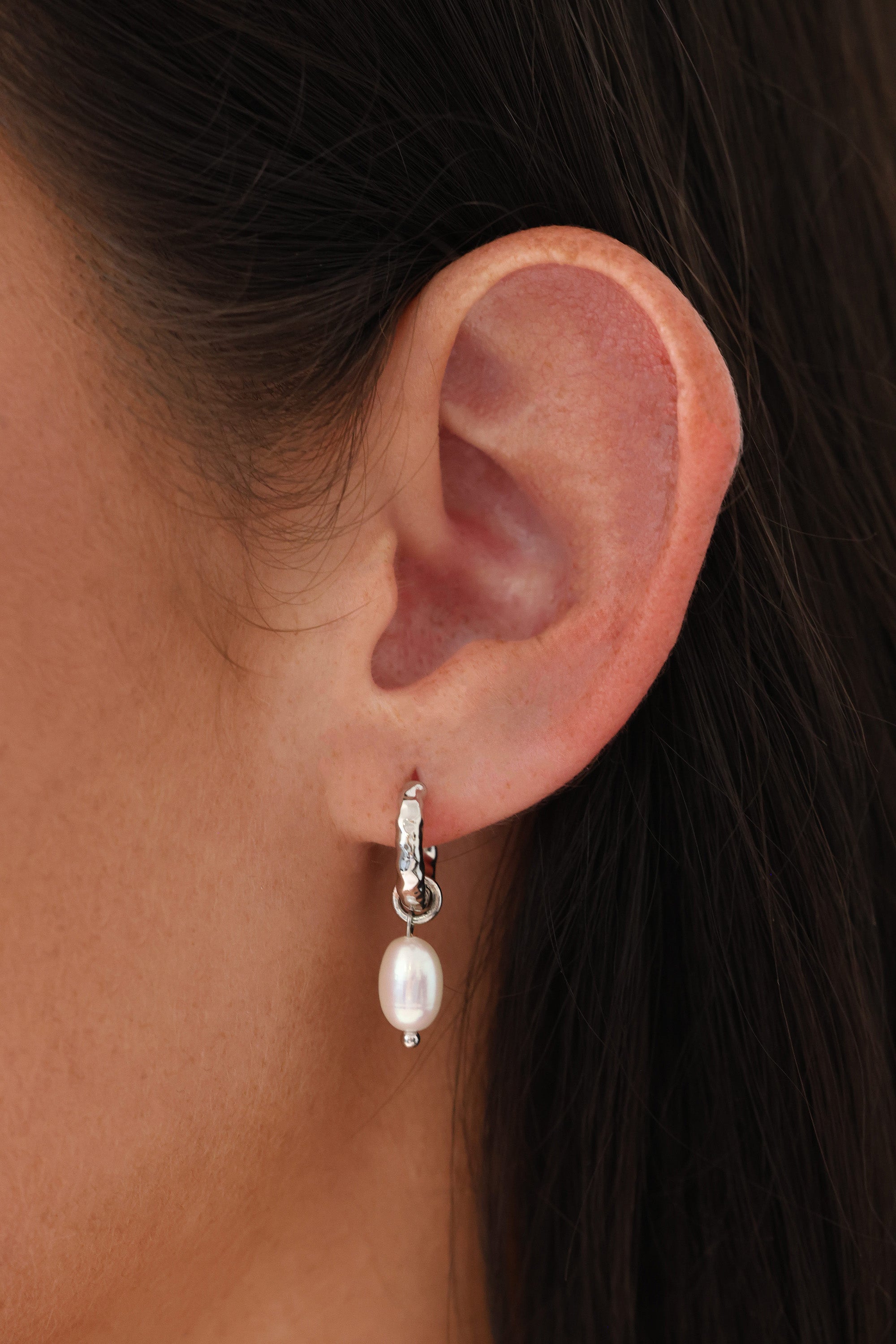 silver hammered hoop earrings with dangling freshwater pearls, worn on ear – hypoallergenic bridal jewellery under $50