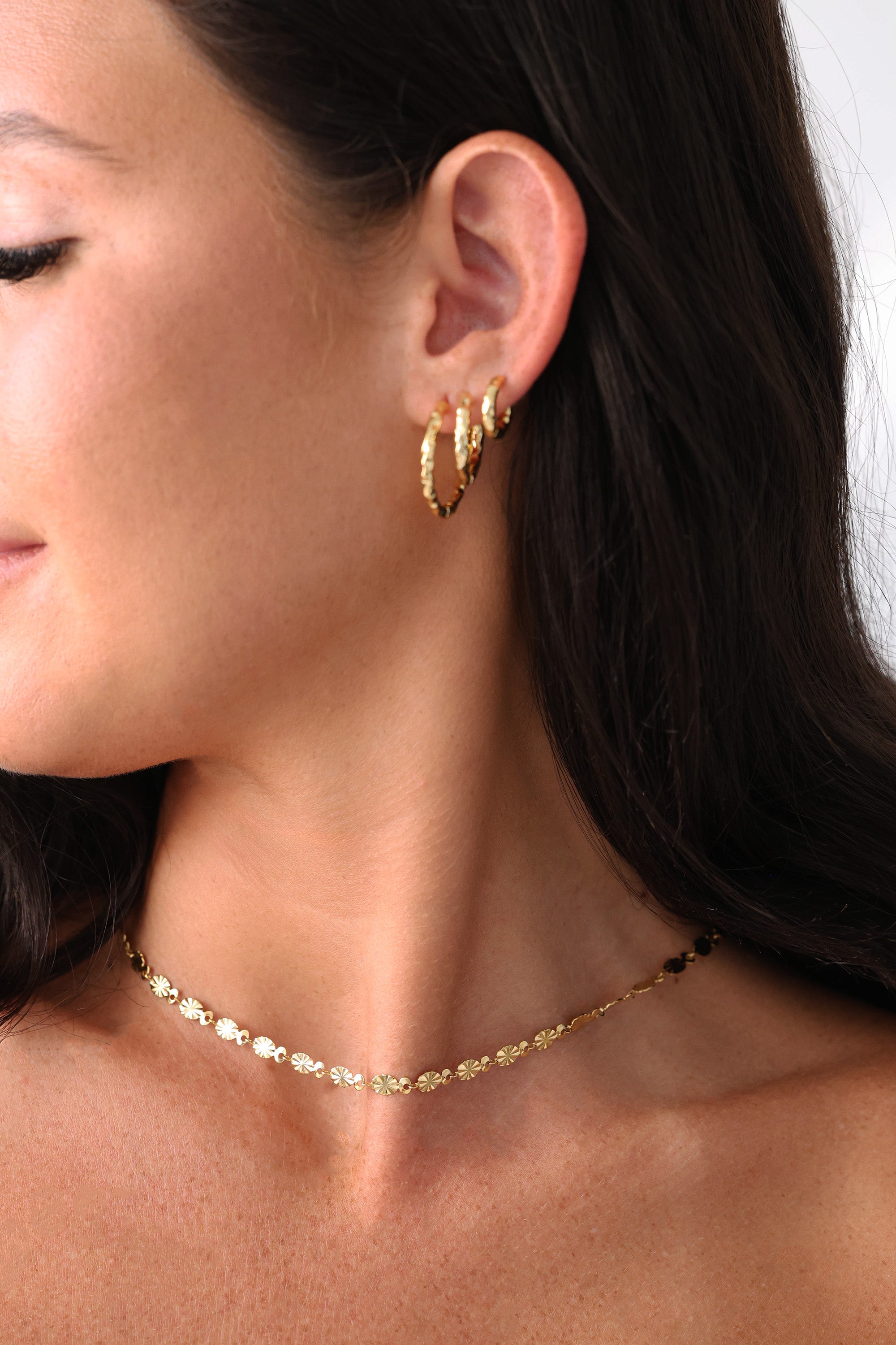 Radiant hammered finish hoop earrings – Thalira design in 18K gold and white gold, stackable in three sizes