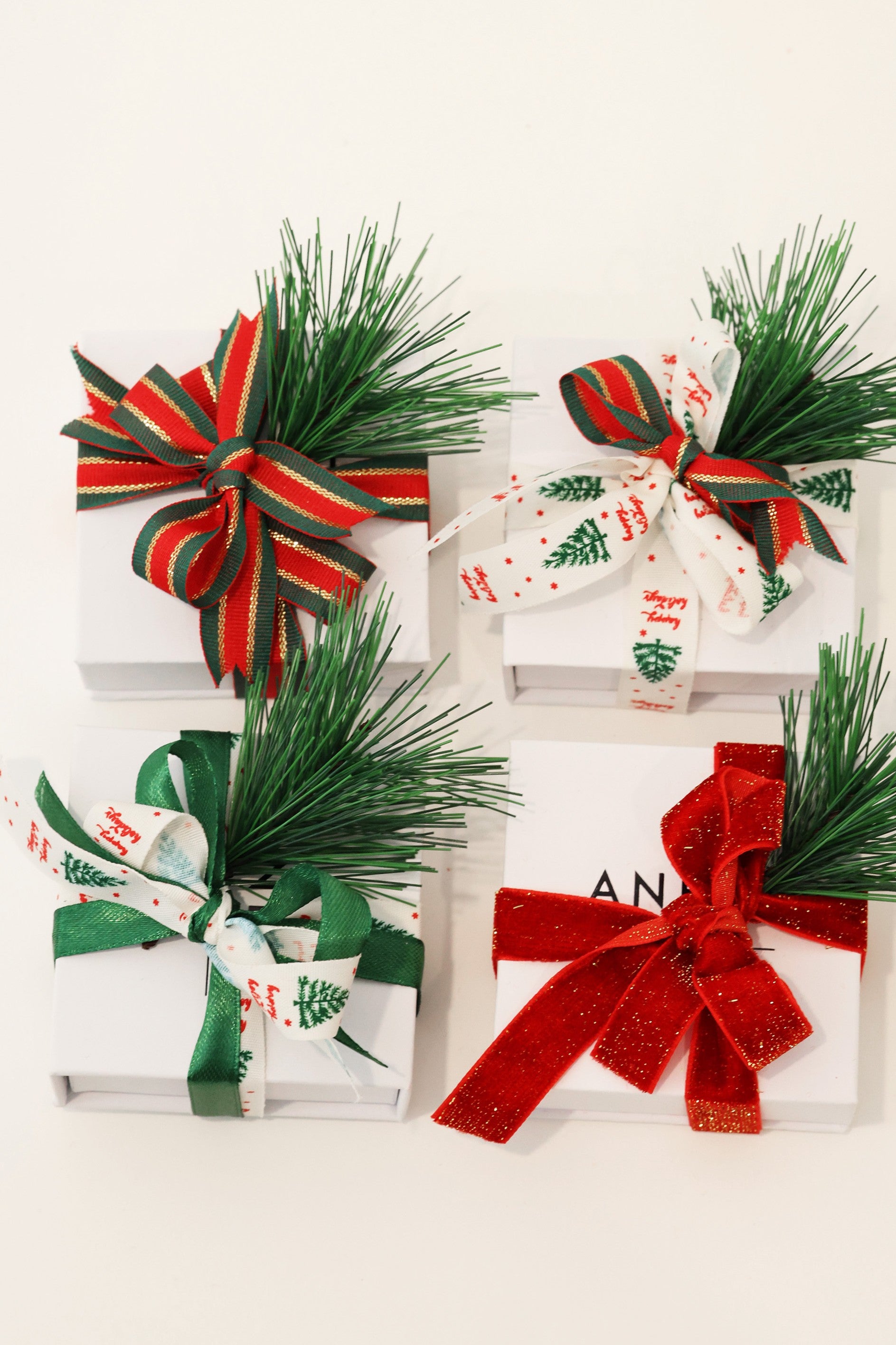 Anett Gift Box – Optional Christmas Ribbon Wrap
