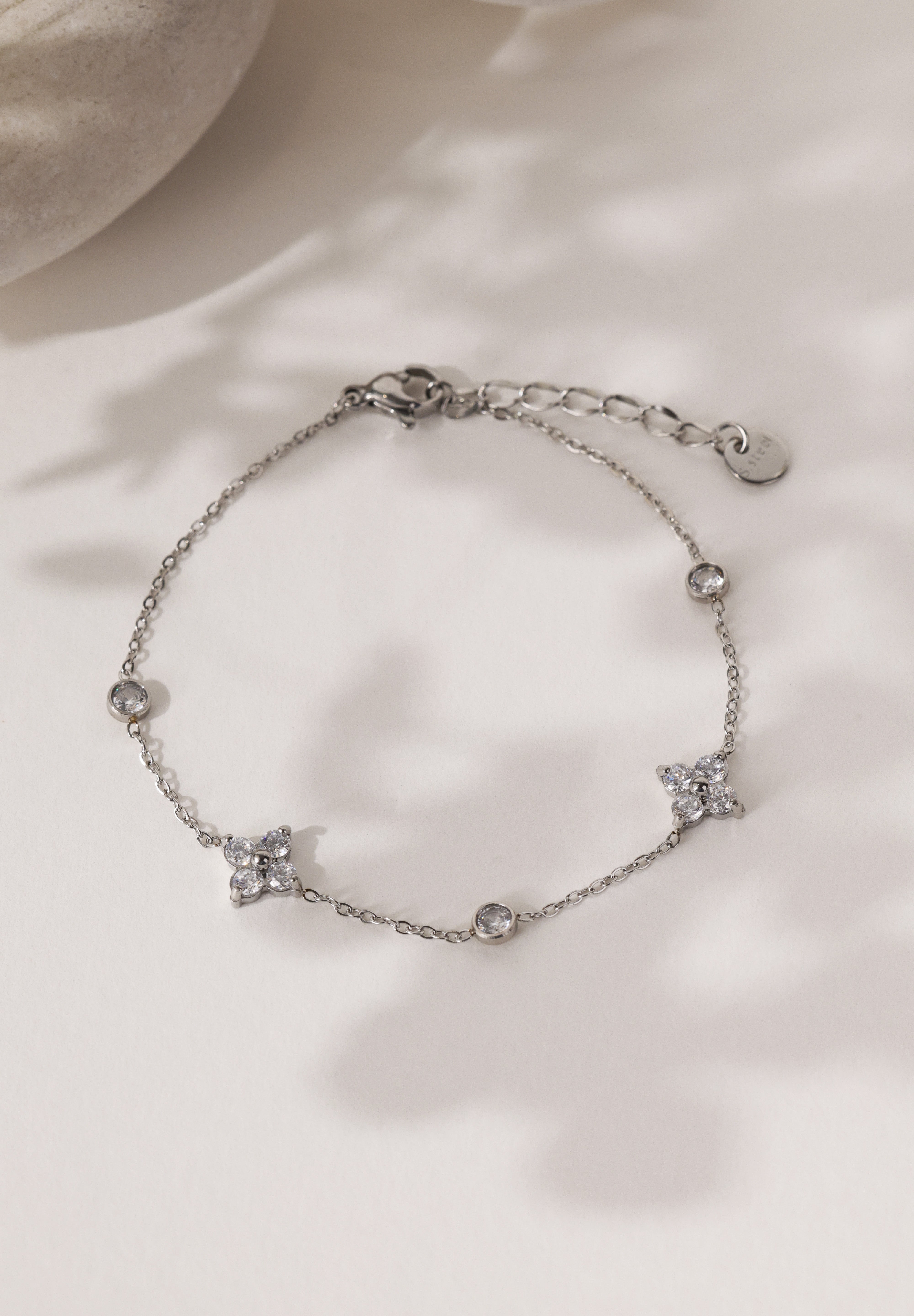 Silver 4 clover bracelet in waterproof stainless steel with cubic zirconia stations