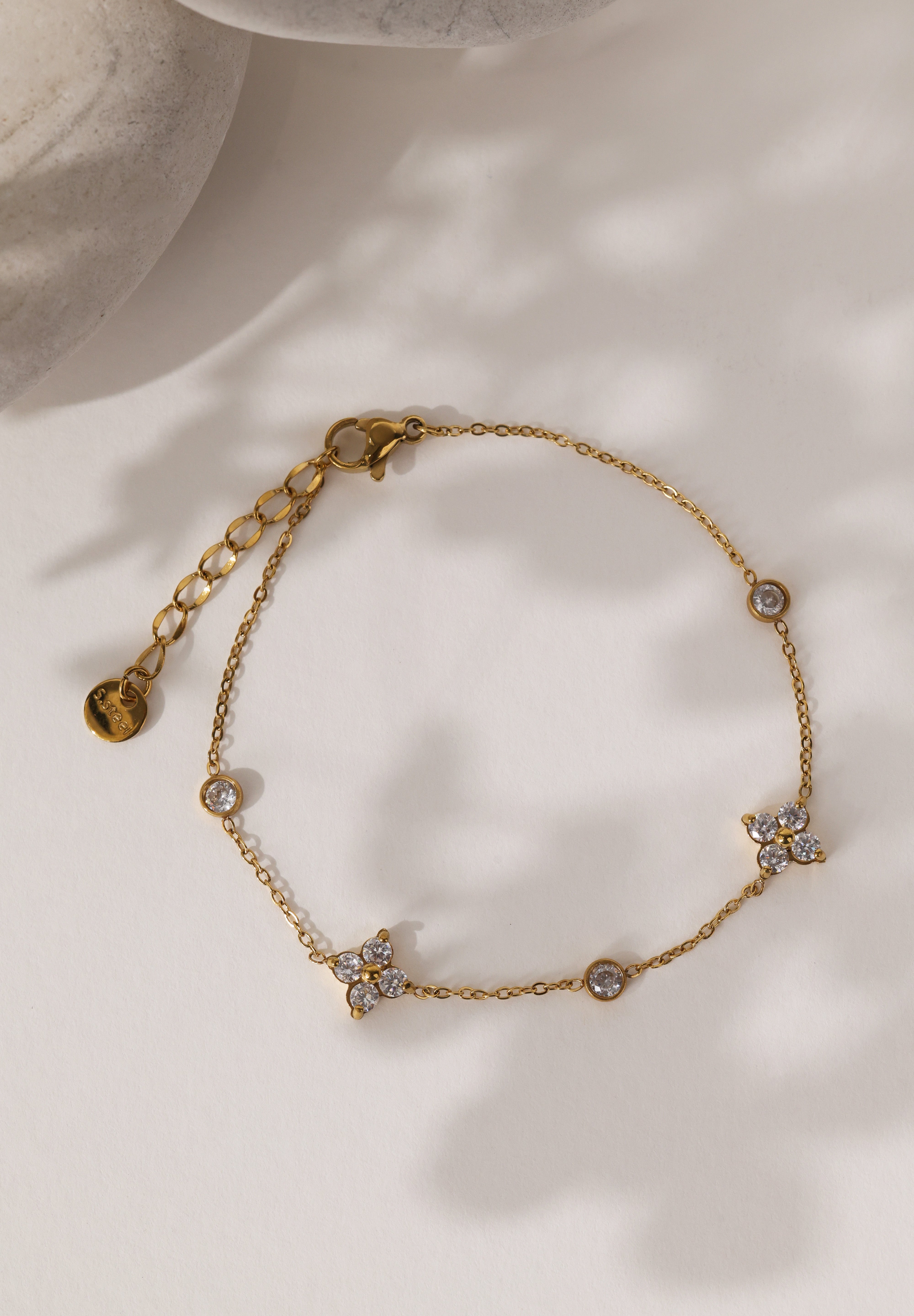 ANETT 4 clover bracelet, 18k gold PVD plated stainless steel, 17cm with 3cm extender