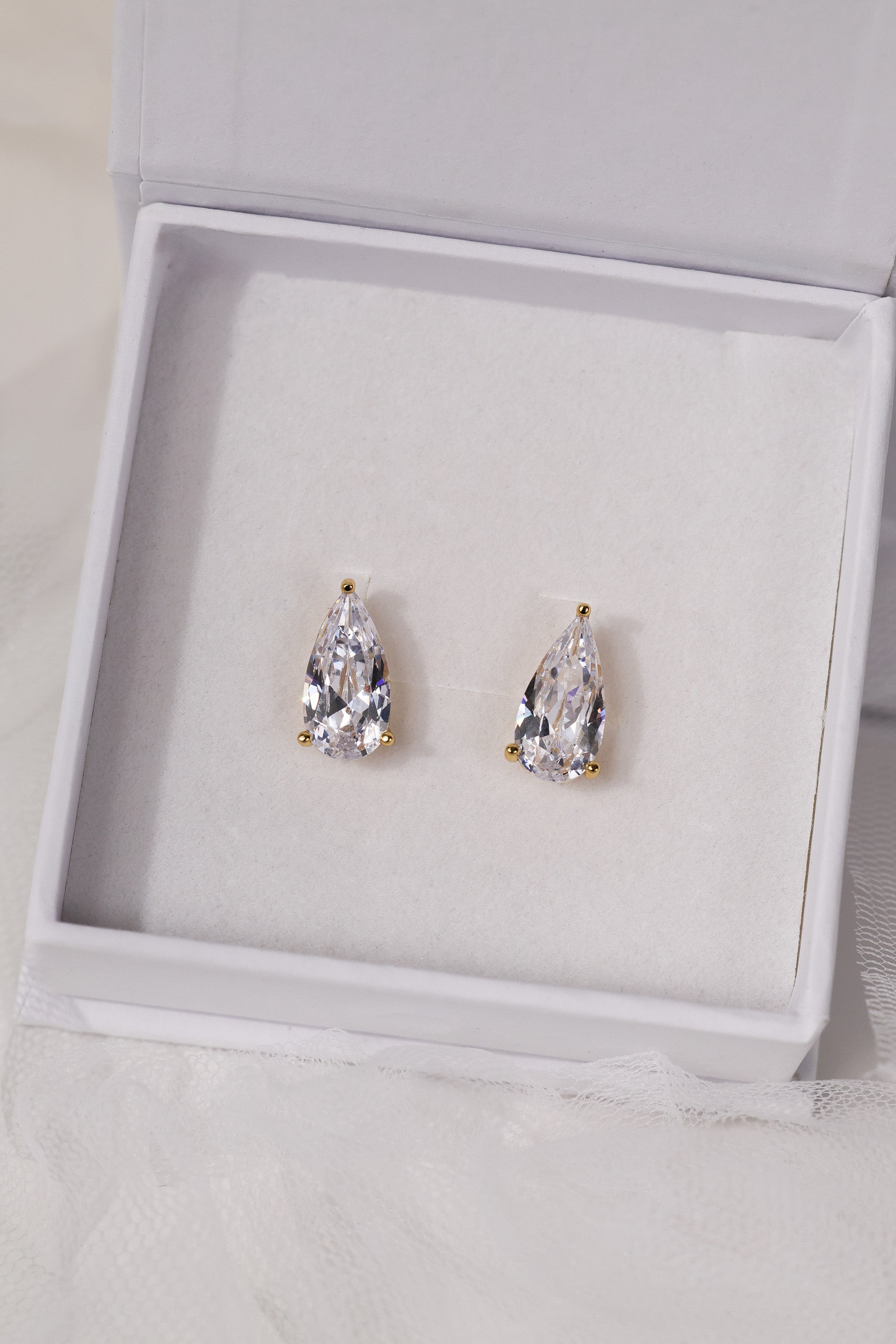 Adamas Pear 4 Carat Stud Gold Earrings – Sterling Silver