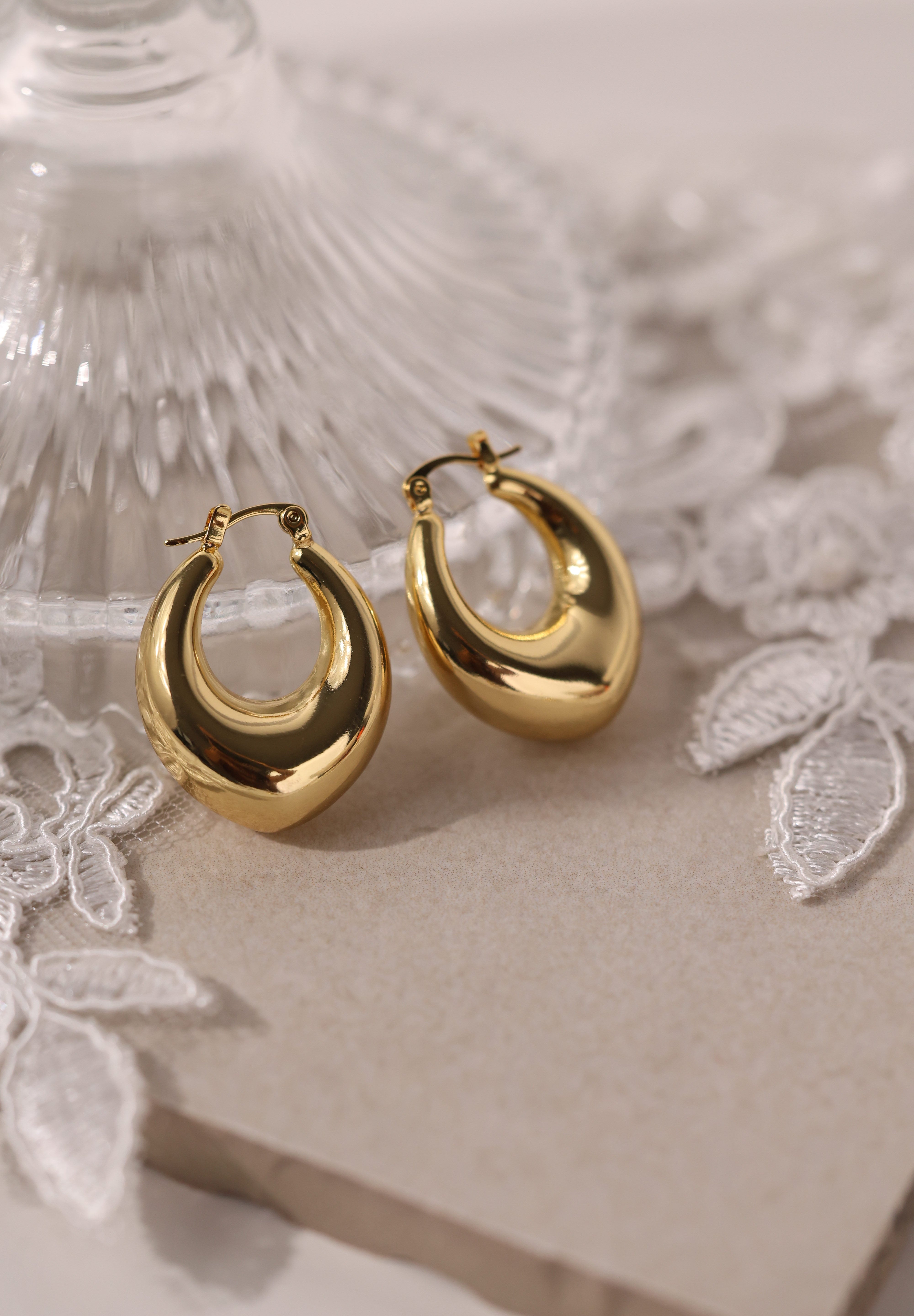 Chunky Gold Oval Hoop Earrings Pointy
