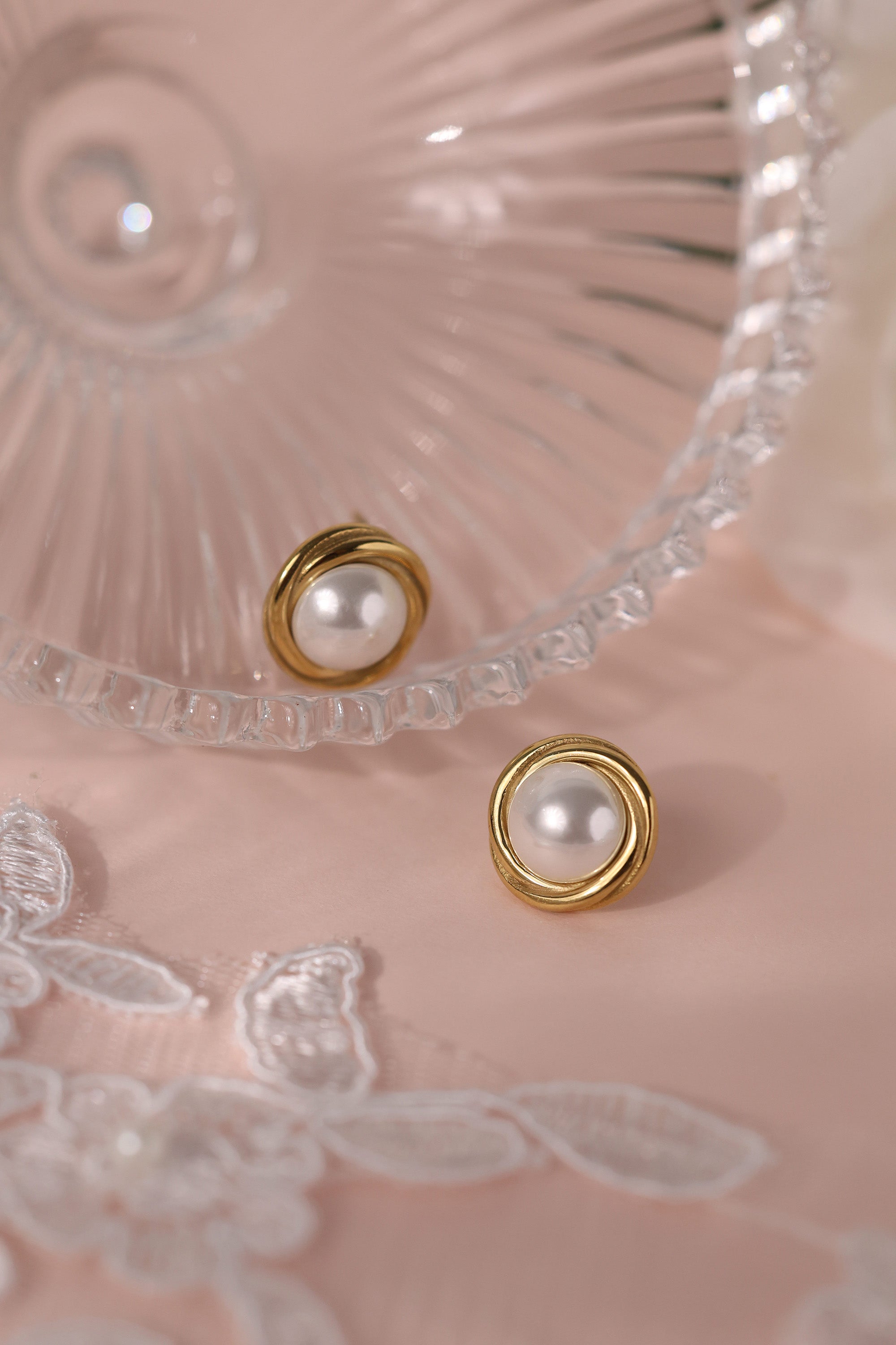 Gold and silver stainless steel pearl stud earrings 