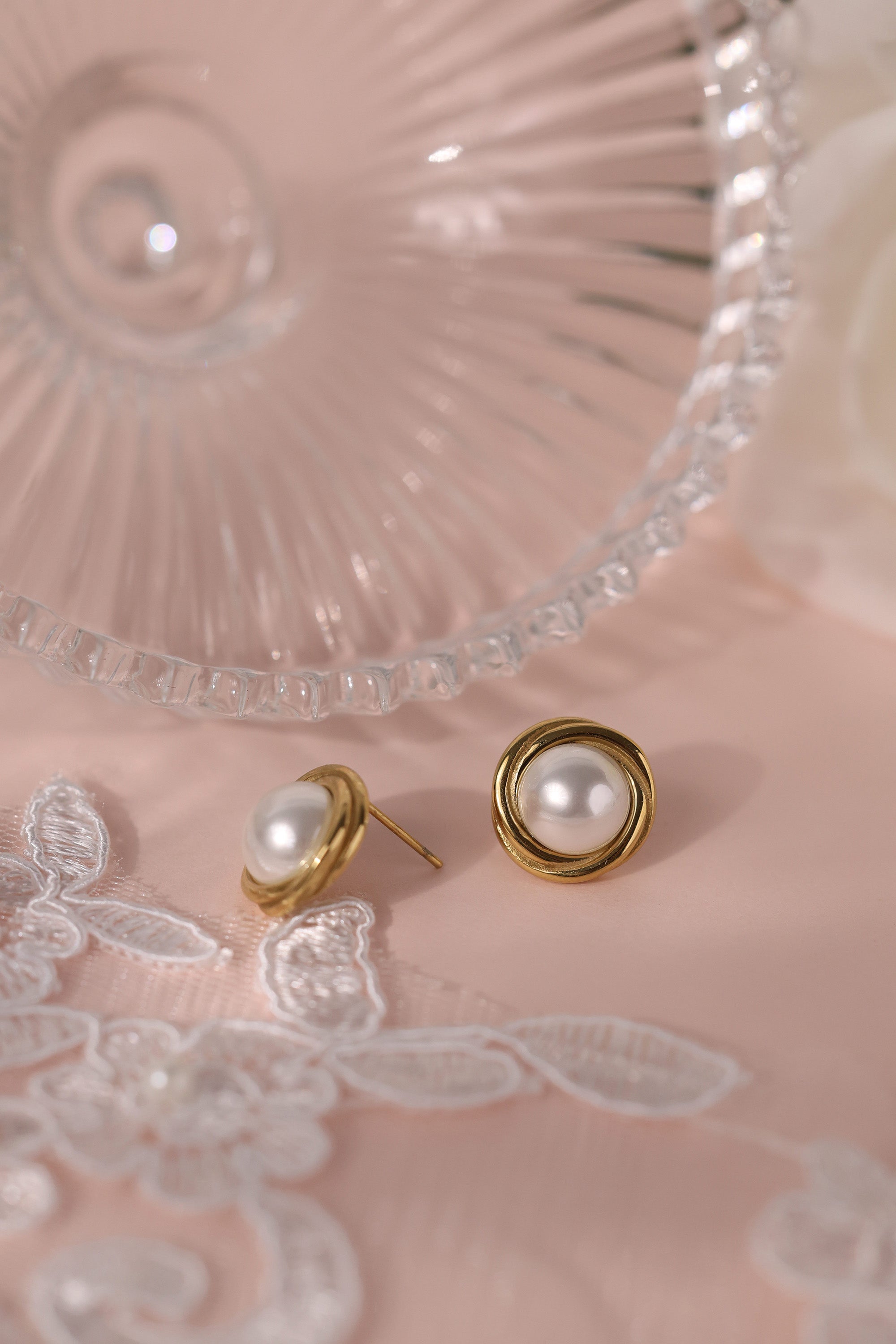 Gold and silver stainless steel pearl stud earrings 