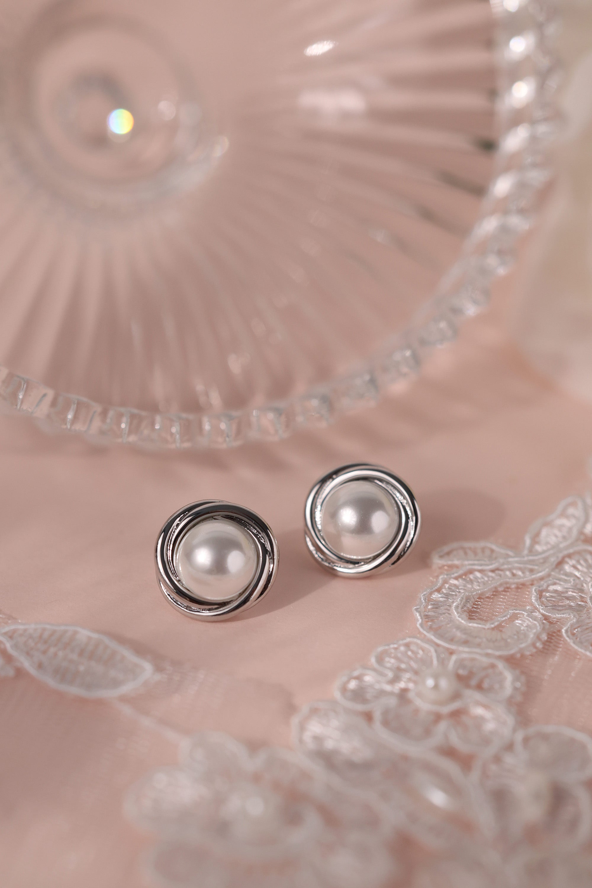 Gold and silver stainless steel pearl stud earrings 