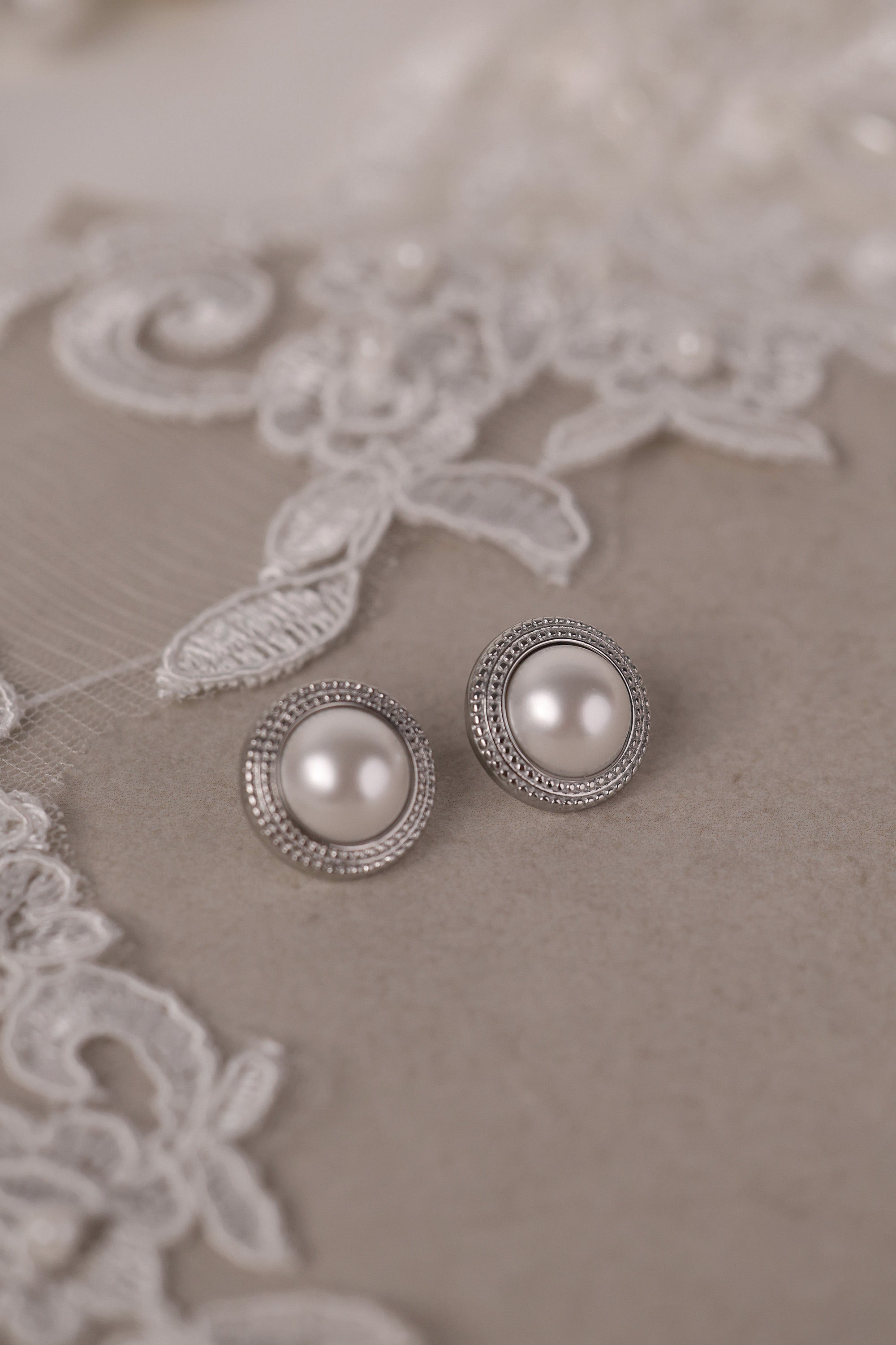 Silver beaded‑edge pearl stud earrings 