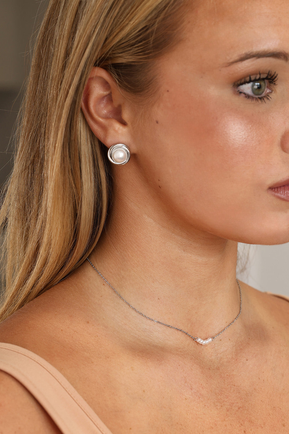 Gold and silver stainless steel pearl stud earrings 