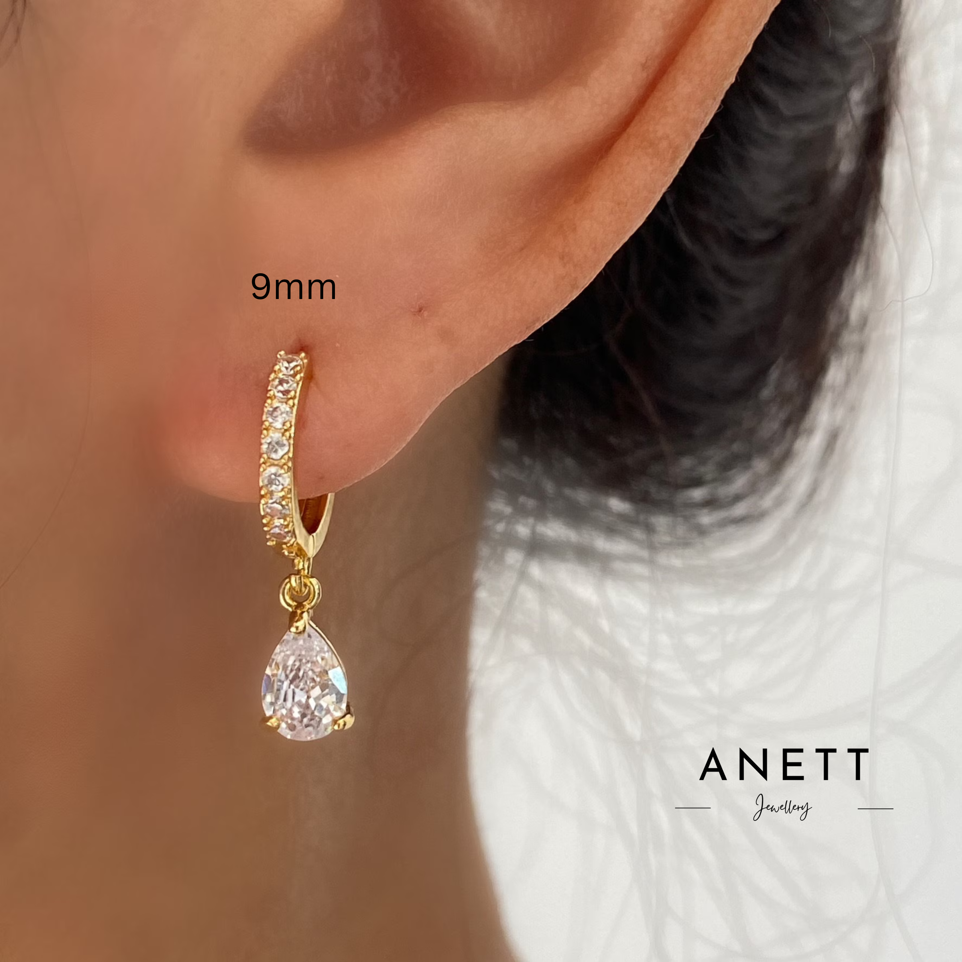 Vintage Classic Gold Teardrop Earrings