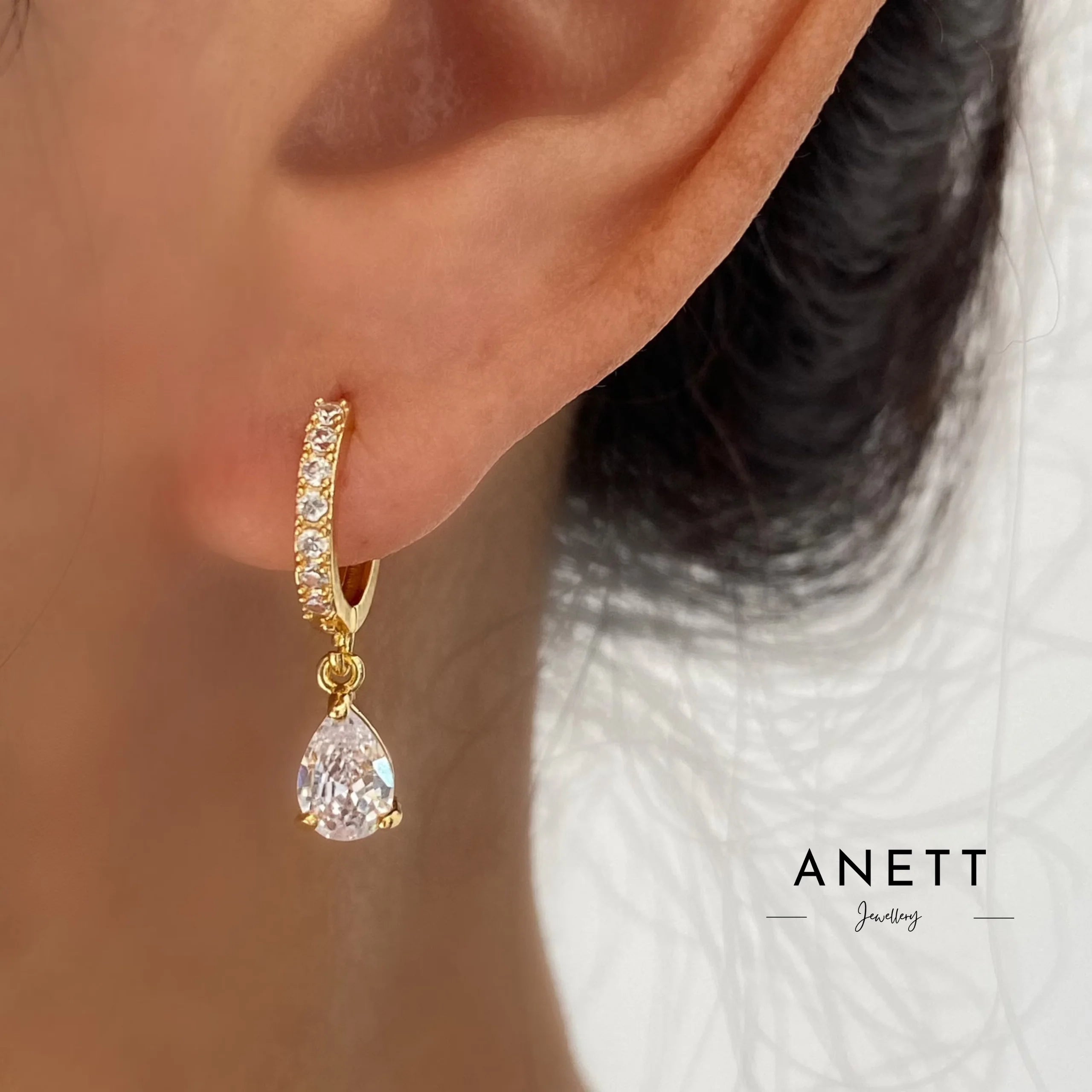 Vintage Classic Gold Teardrop Earrings