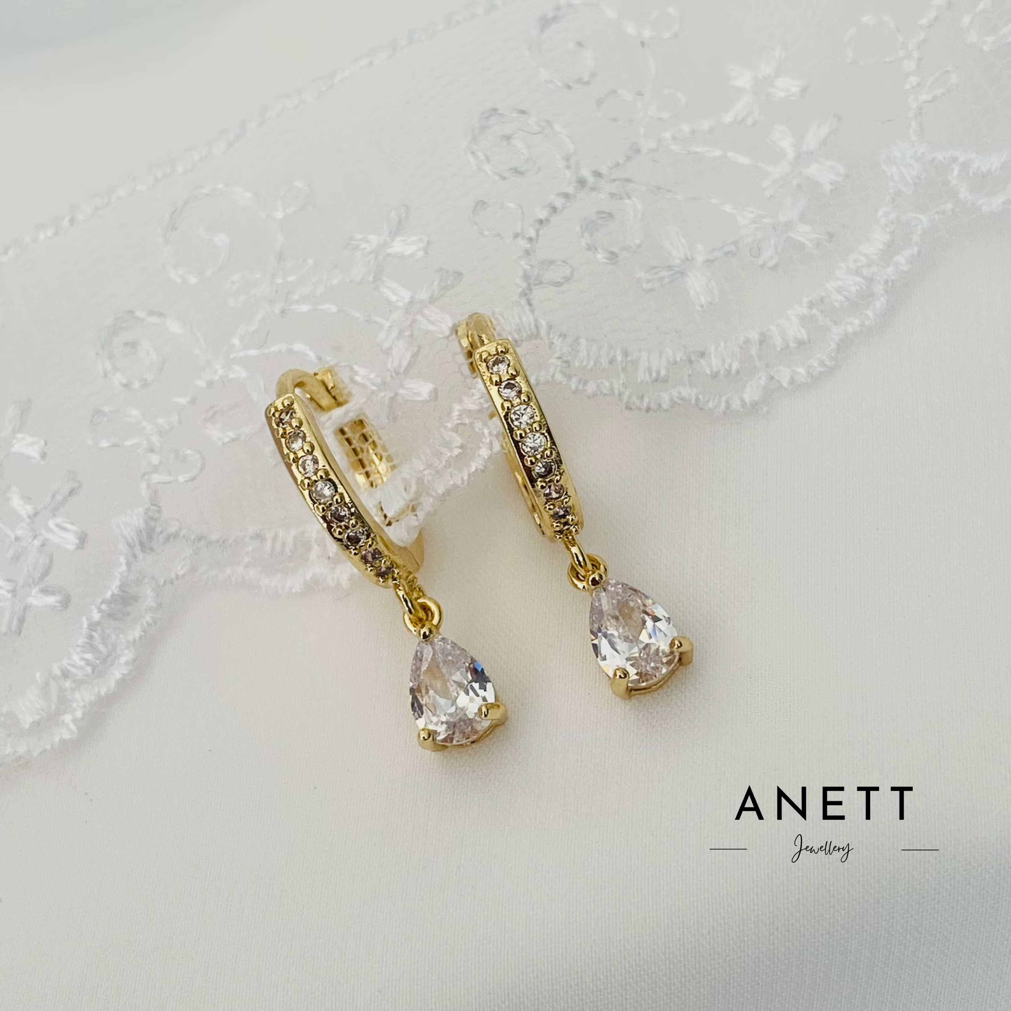 Vintage Classic Gold Teardrop Earrings