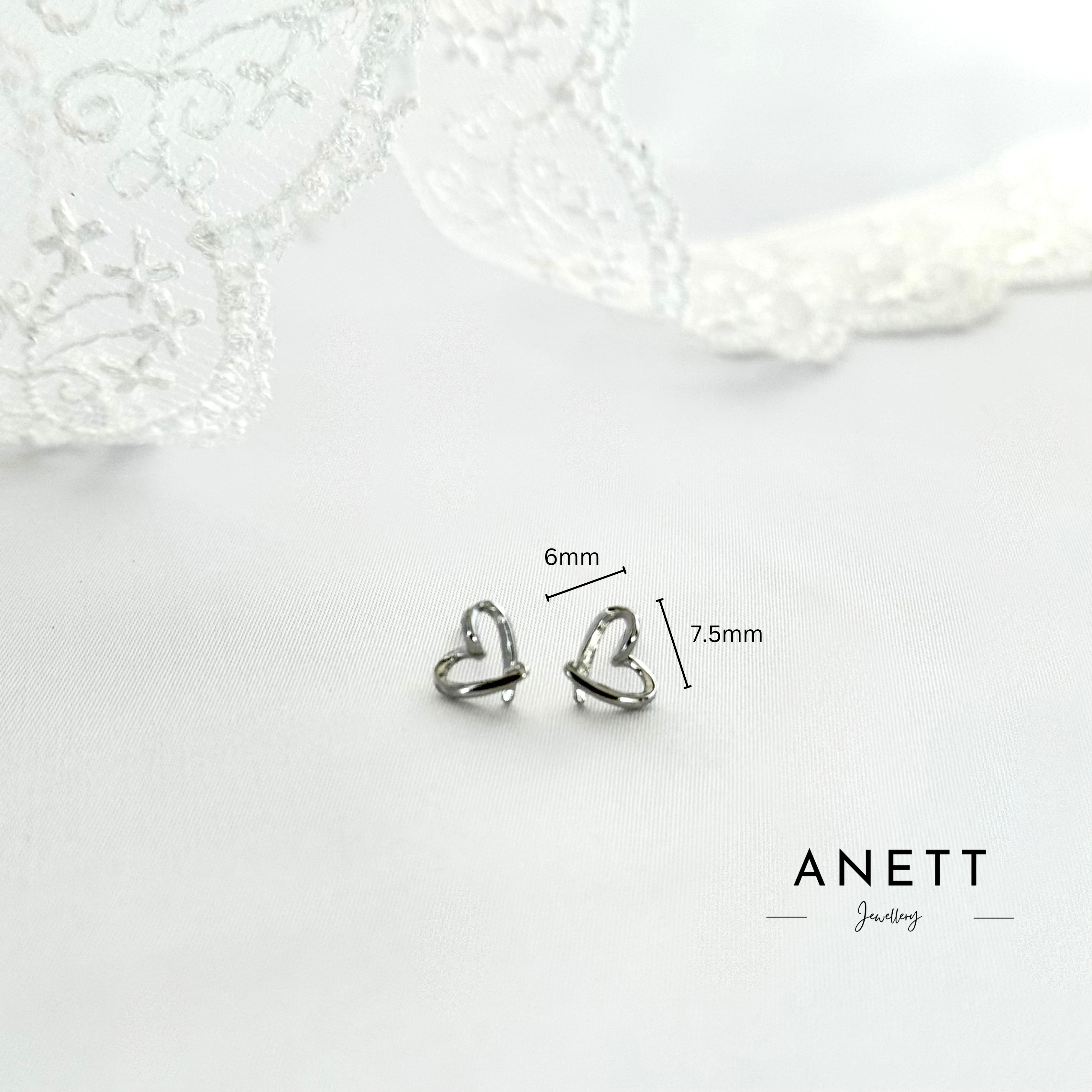 925 Sterling Silver Dainty Love Heart Stud Earrings
